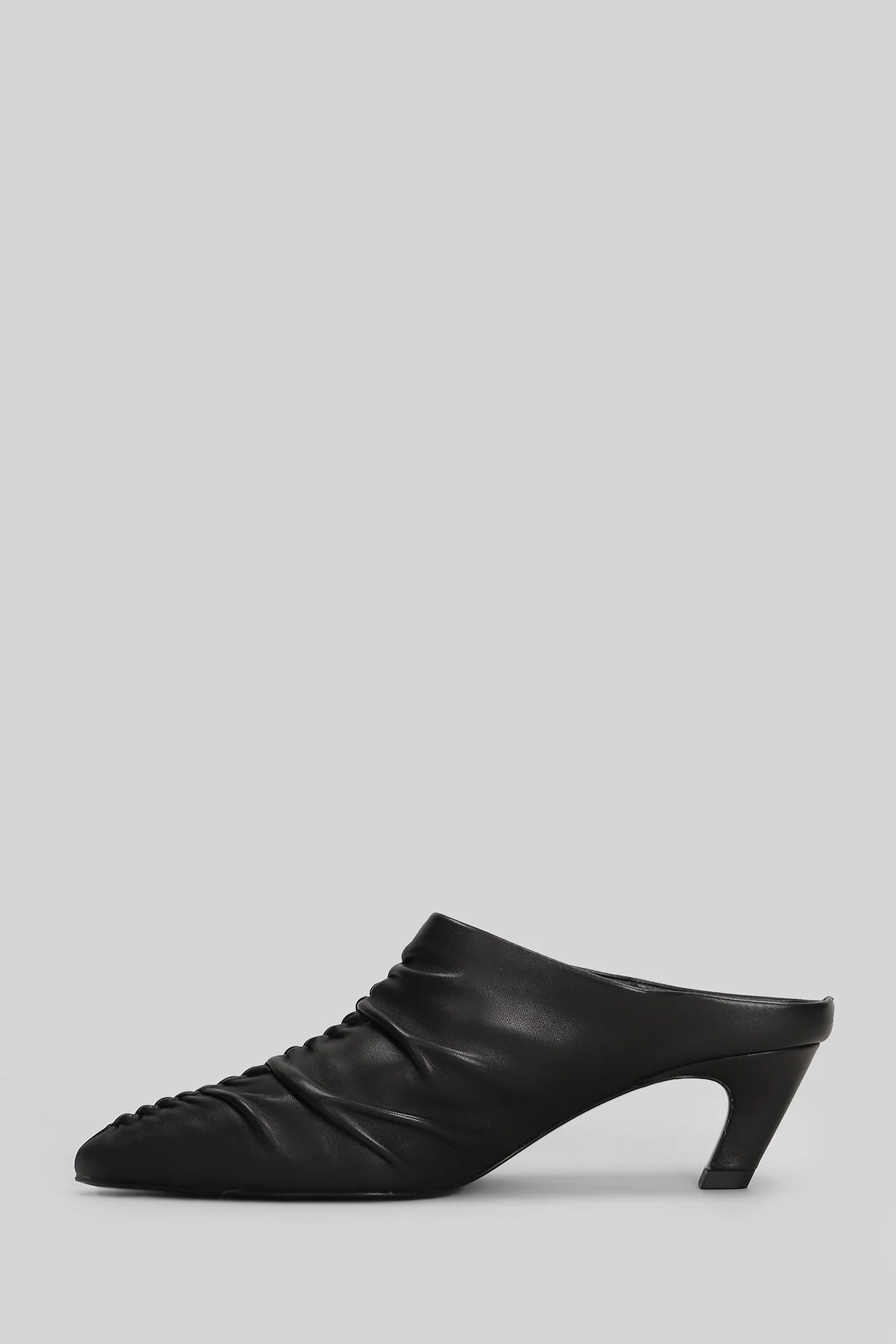 Viva  in black leather - Image 33