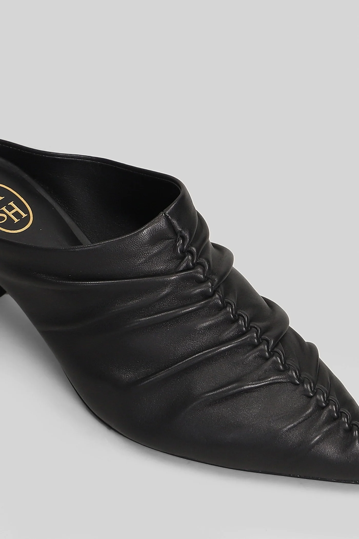 Viva  in black leather - Image 5