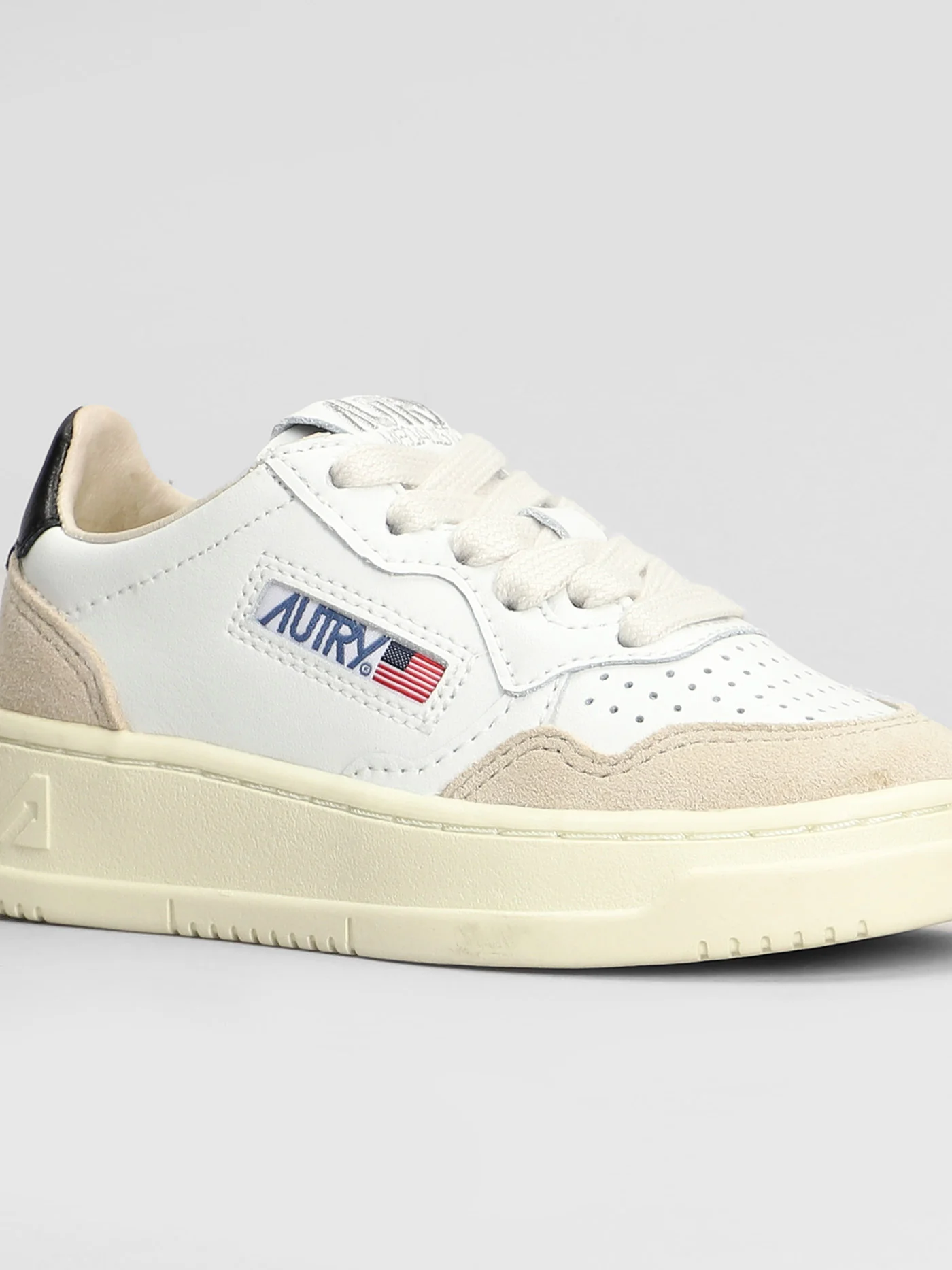 Medalist Sneakers in beige suede and leather - Image 5