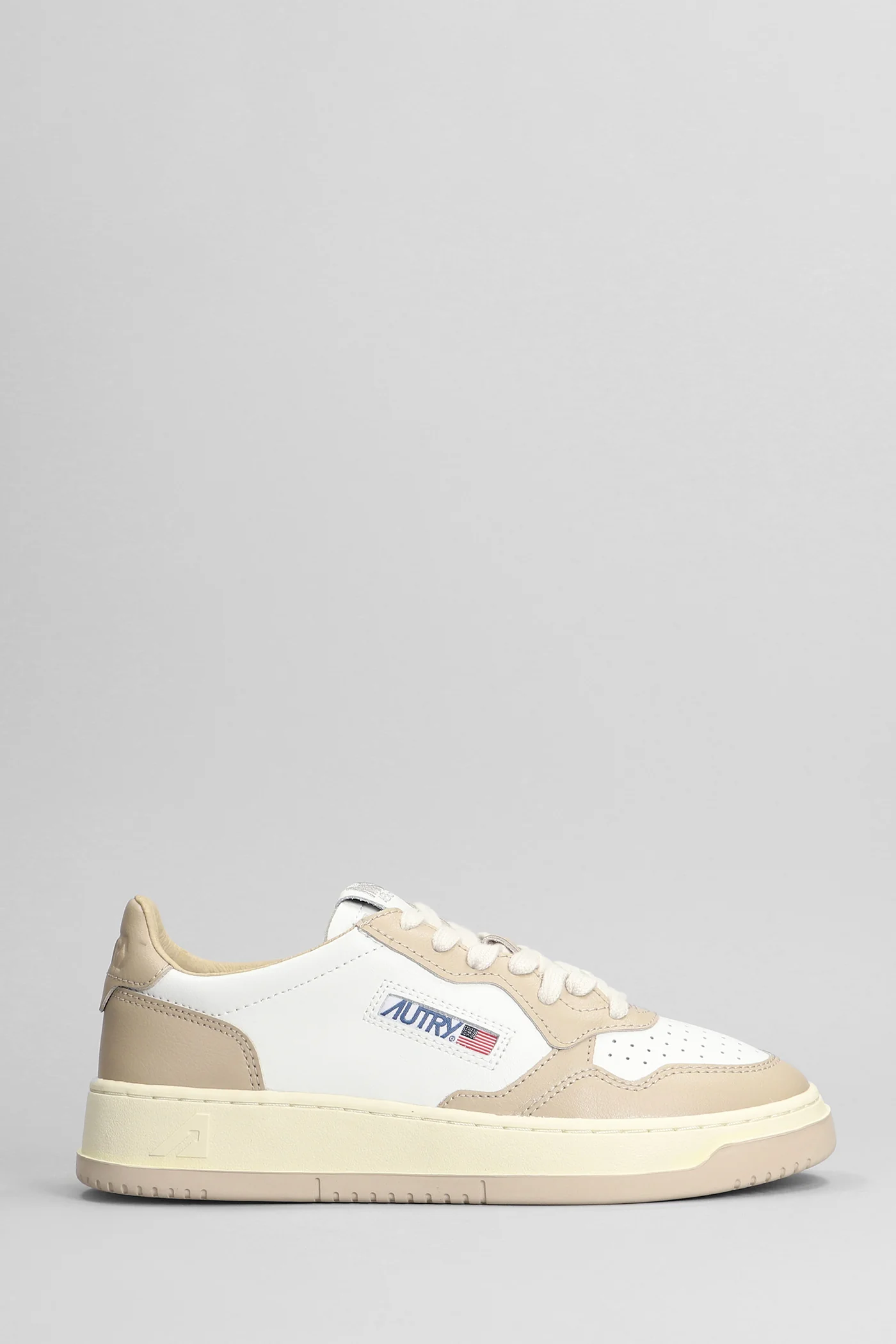 Medalist Low Sneakers in beige leather