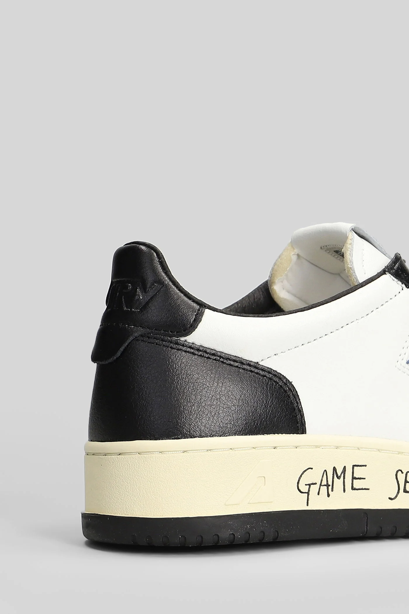 Medalist Low Sneakers in black leather - Image 5