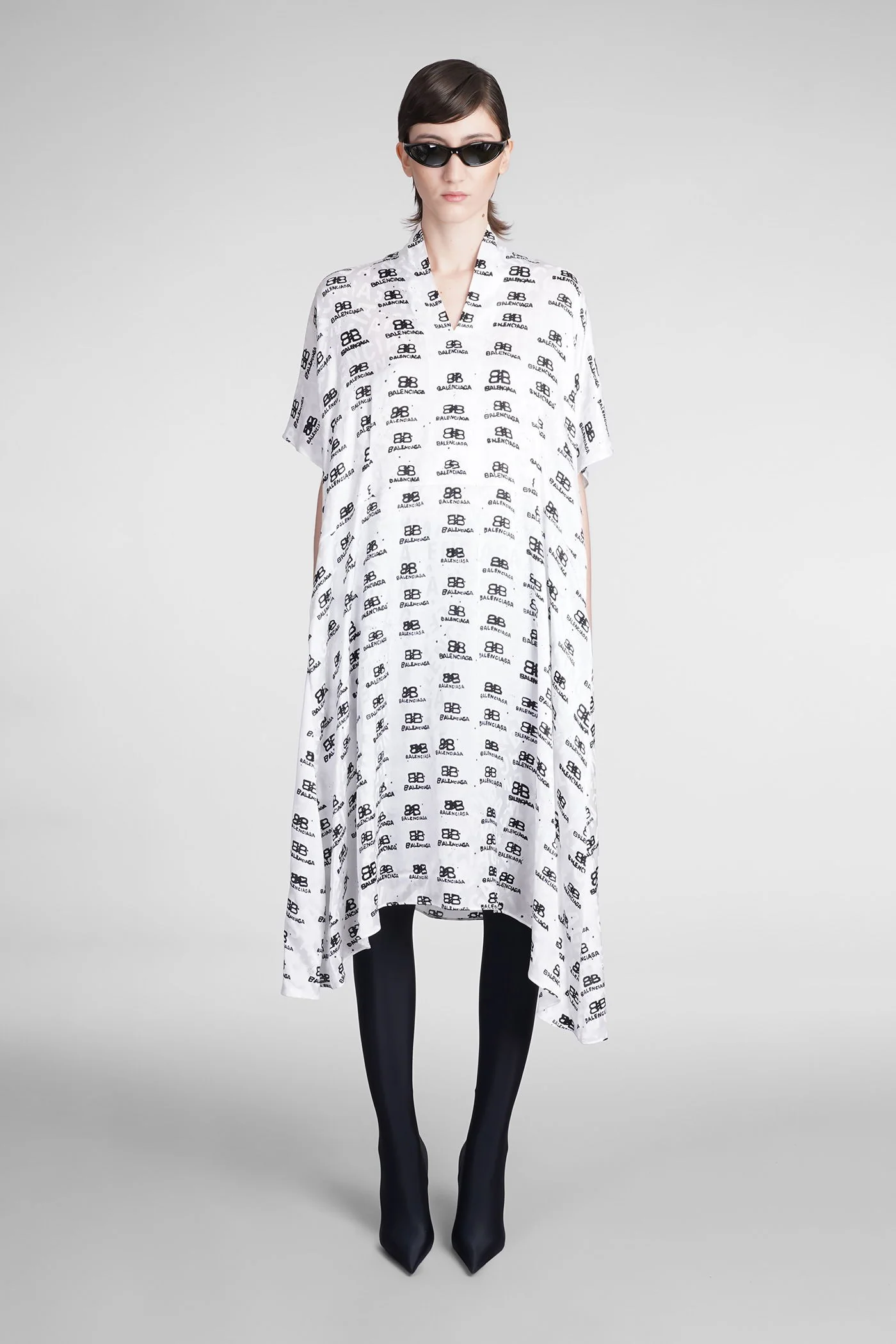 Dress woman in white silk