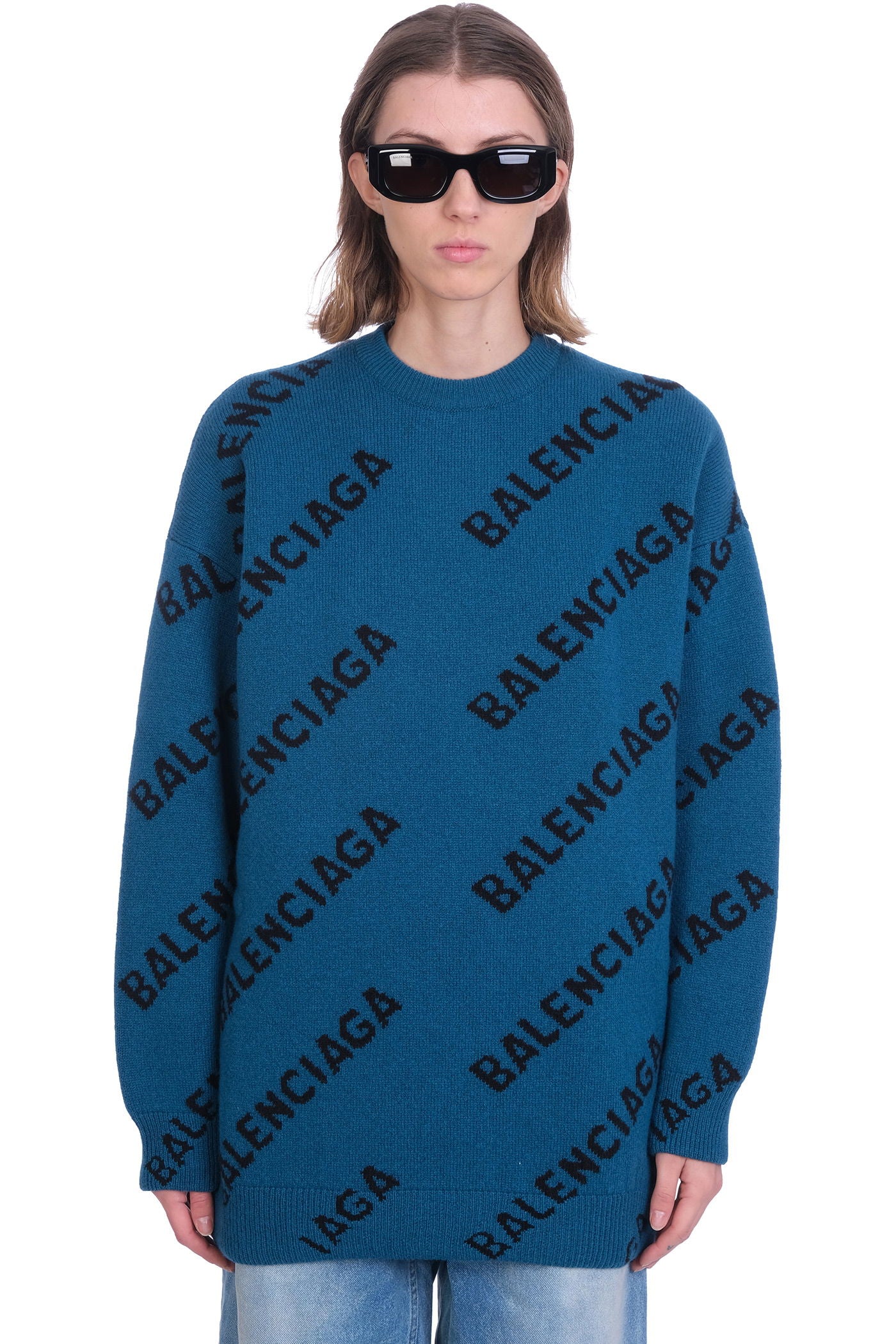 Knitwear in petroleum wool