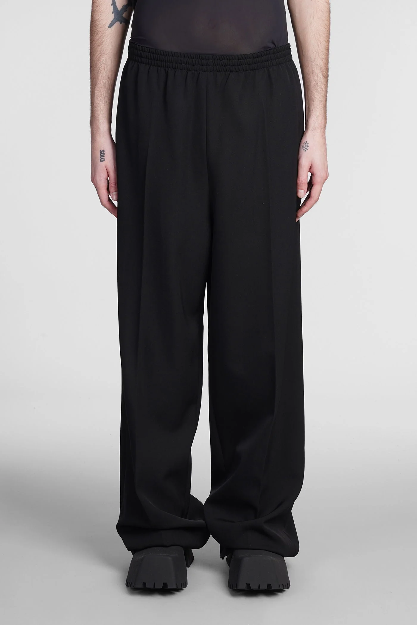 Pants in black wool