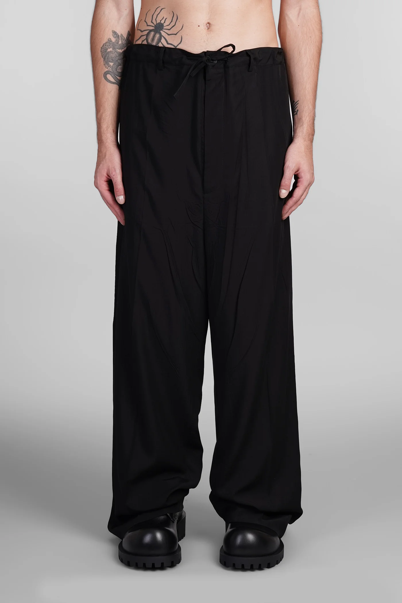 Pants in black wool and polyester