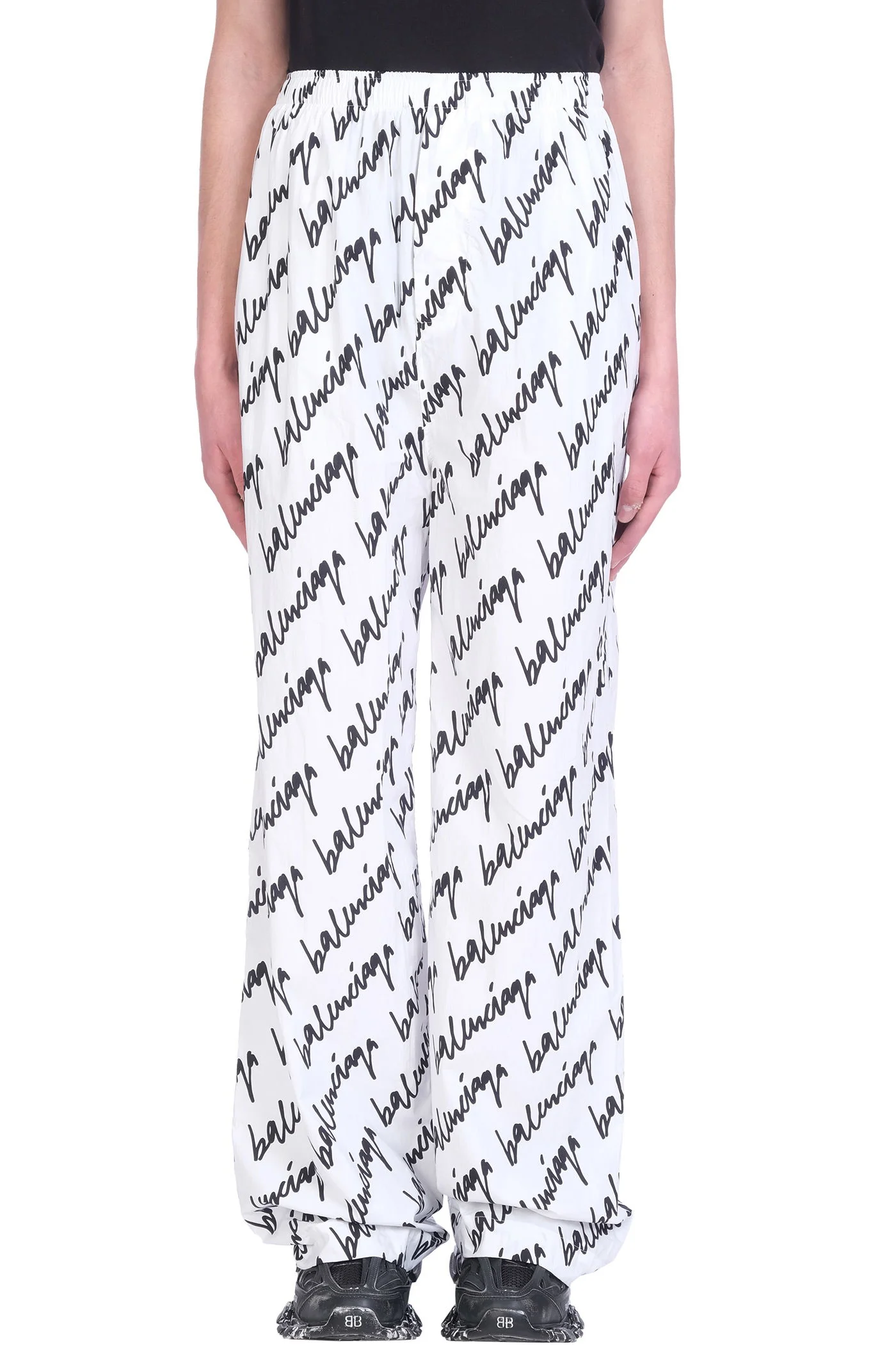 Pants in white synthetic fibers