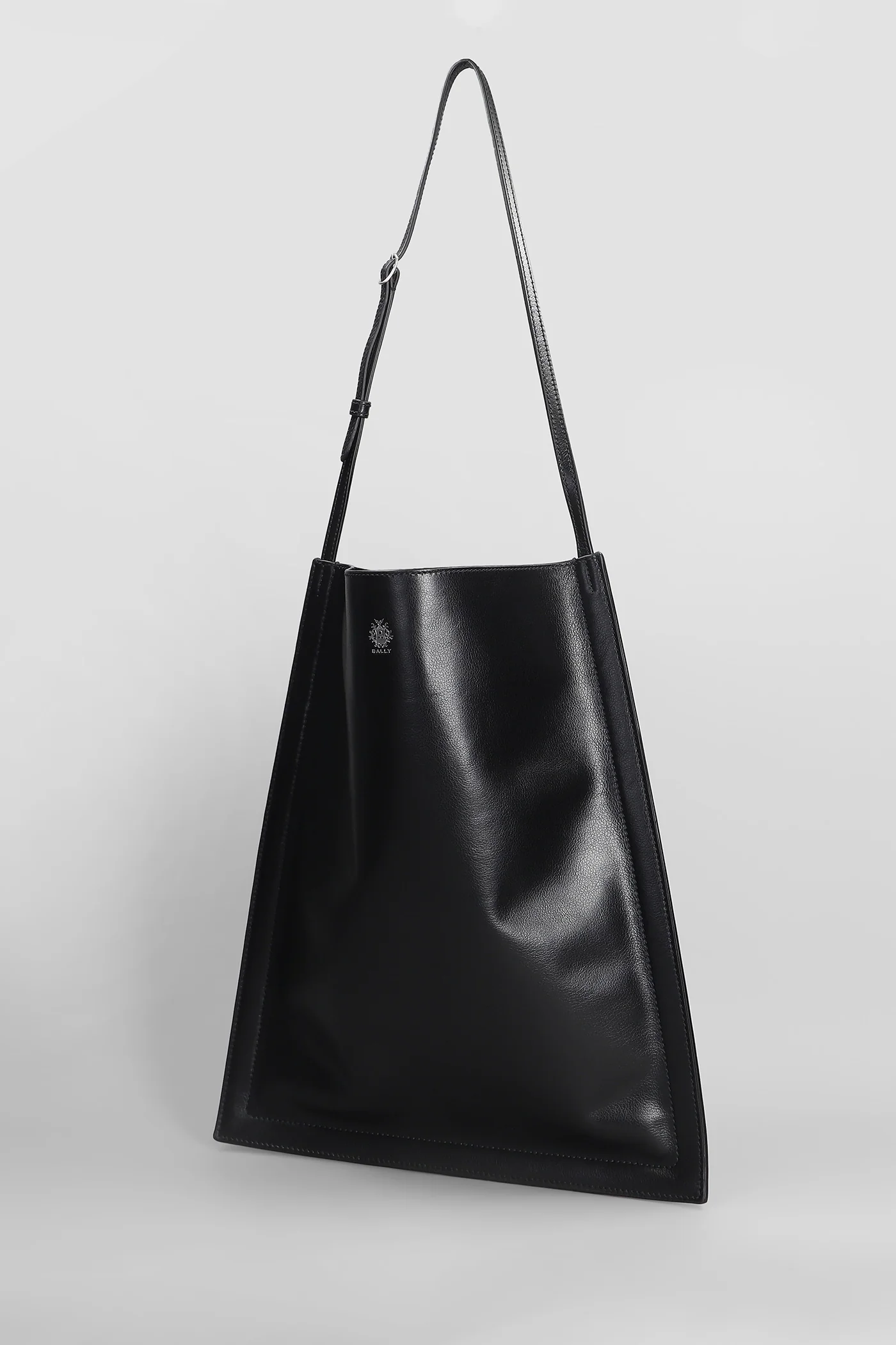 Beckett Tote in black leather - Image 2