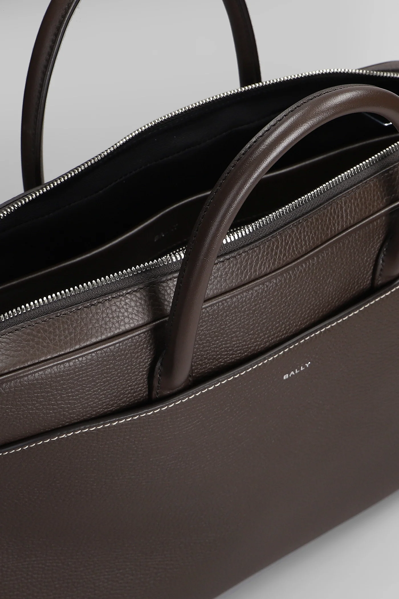Oeden monobrief Hand bag in brown leather - Image 4