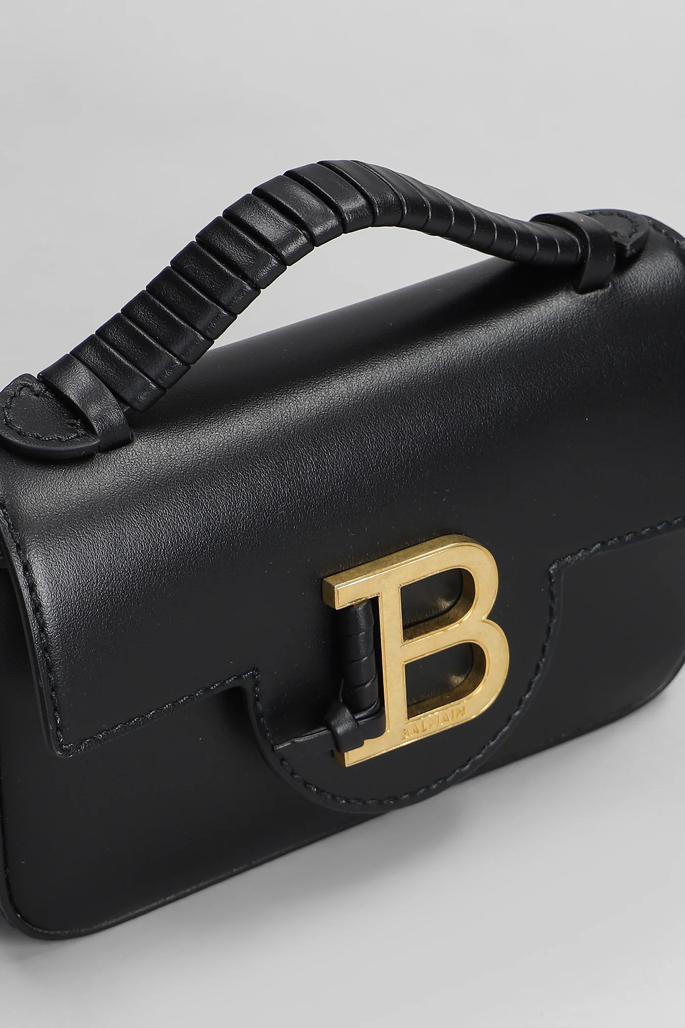 B buzz mini 17 Shoulder bag in black leather - Image 4