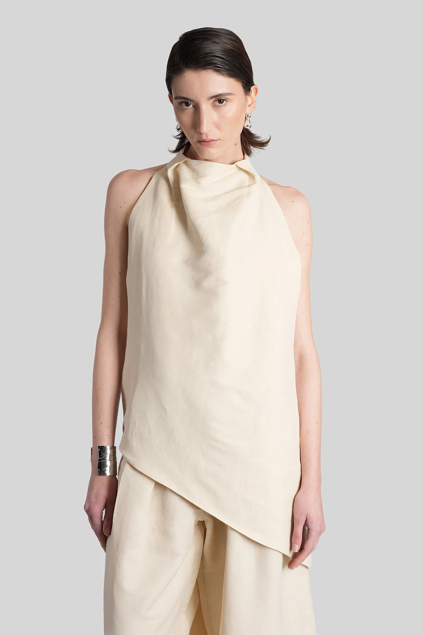 Topwear in beige linen