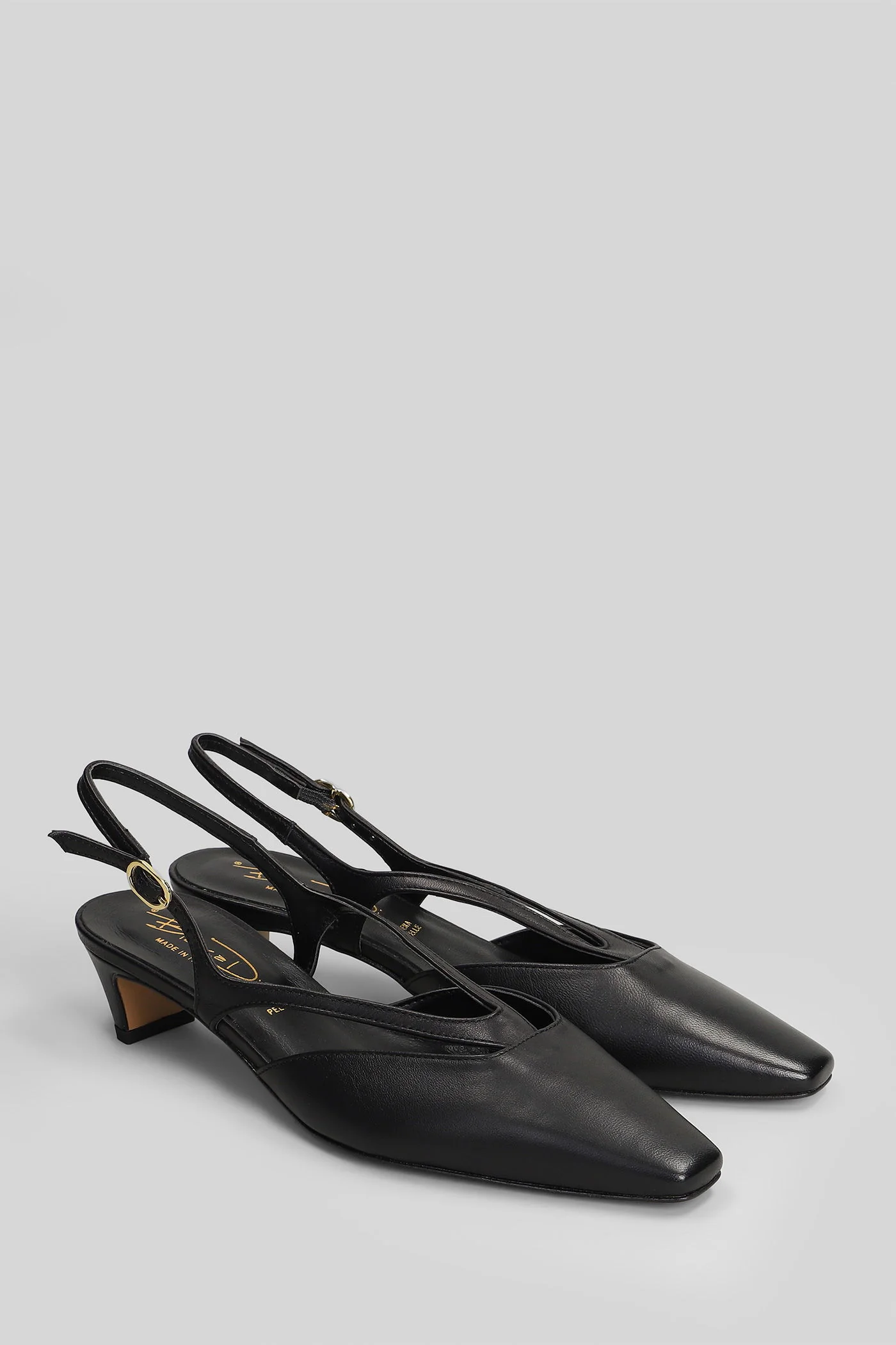 Pumps in black leather - Image 2