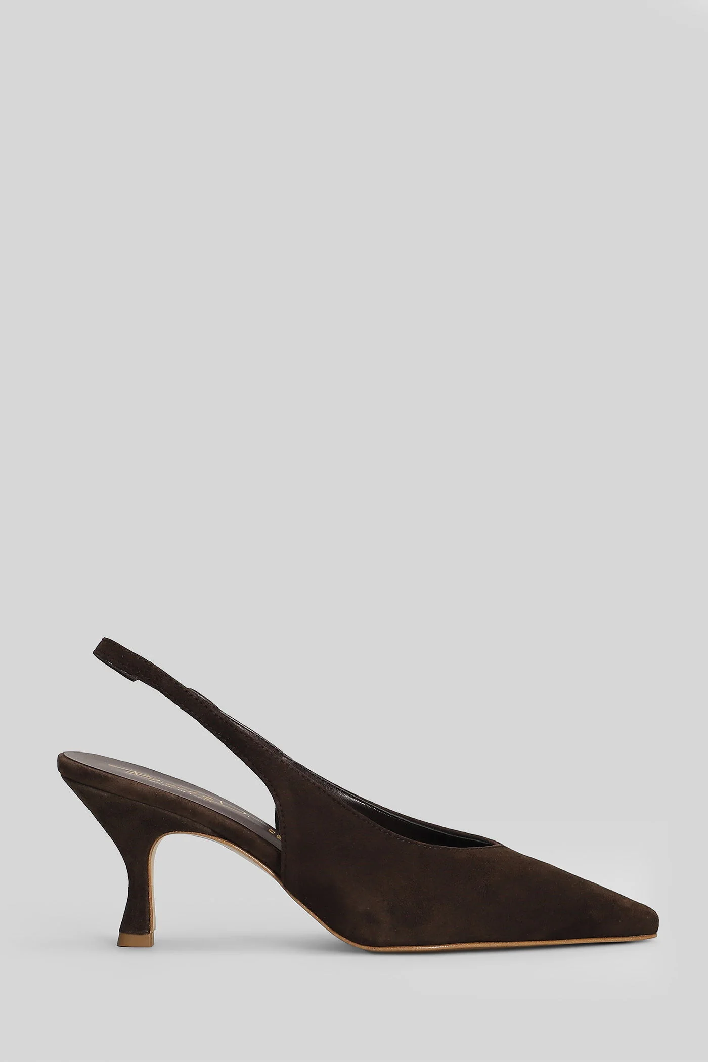 Pumps in dark brown suede
