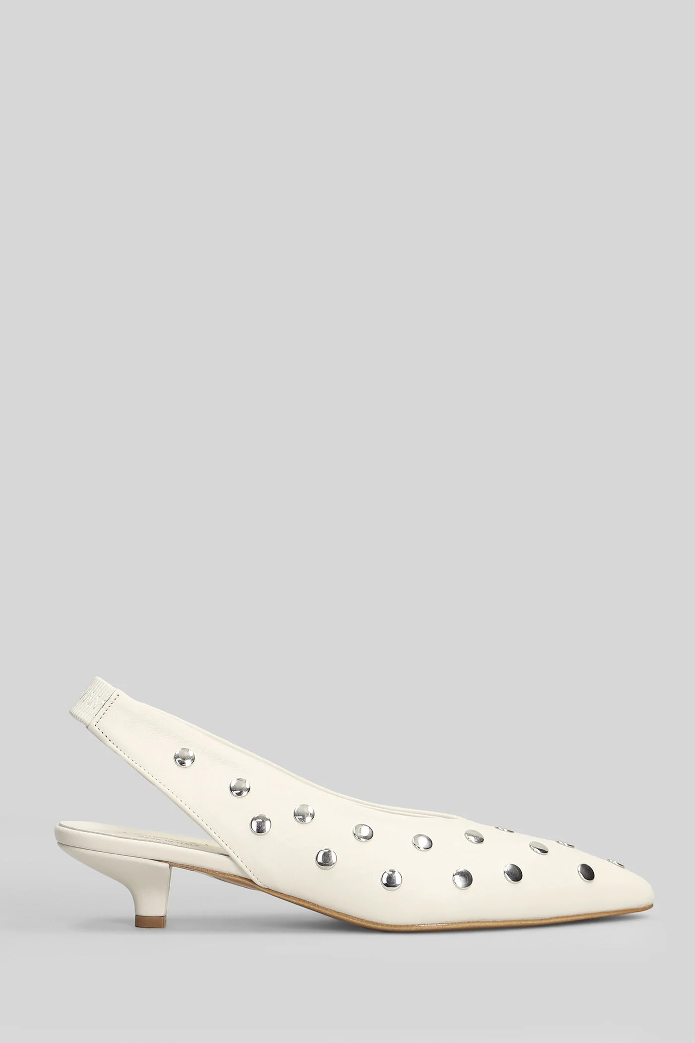 Pumps in white leather