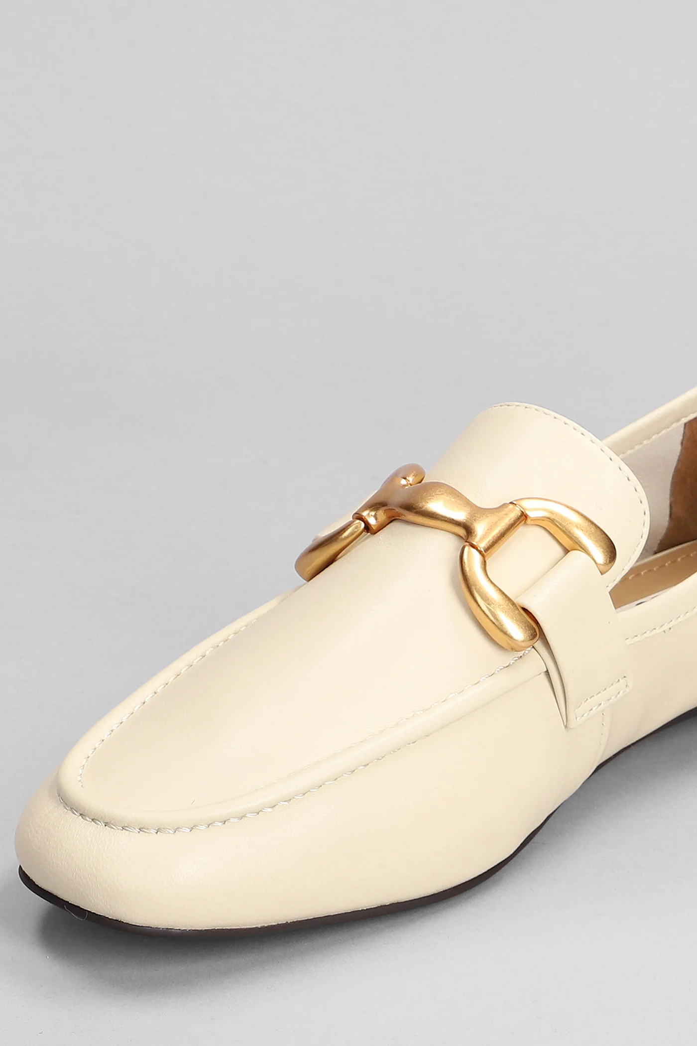 Loafers in beige leather - Image 5