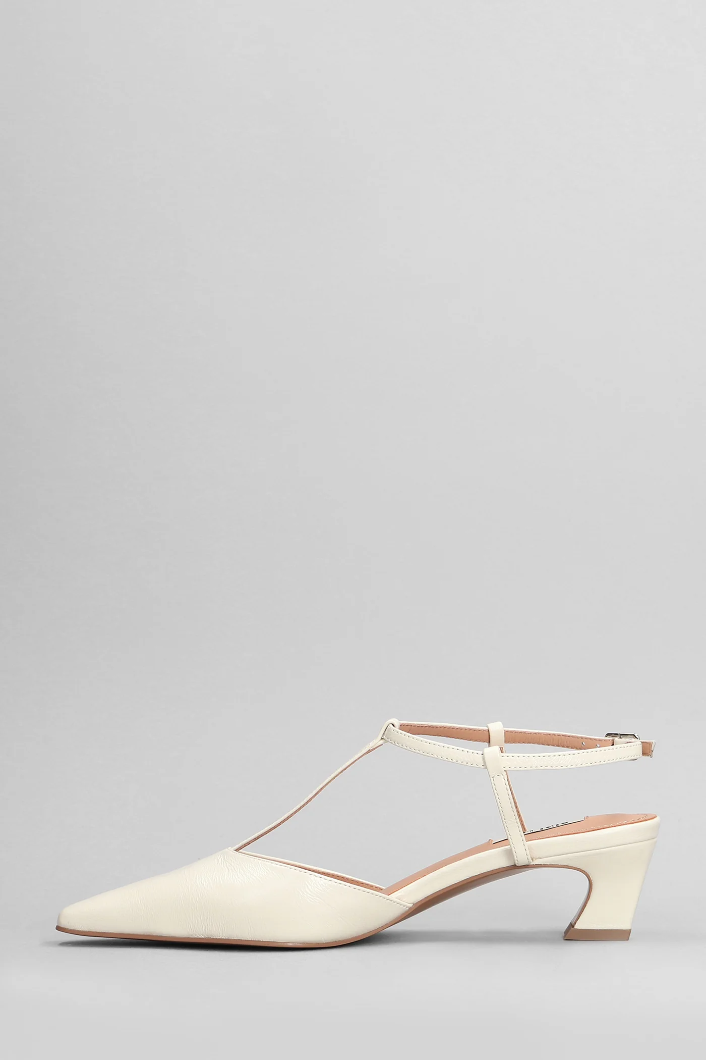 Nina Pumps in beige leather - Image 3
