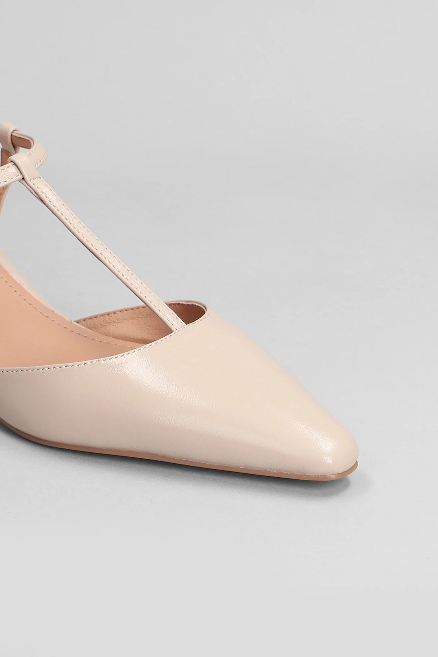Nina Pumps in powder leather - Image 5
