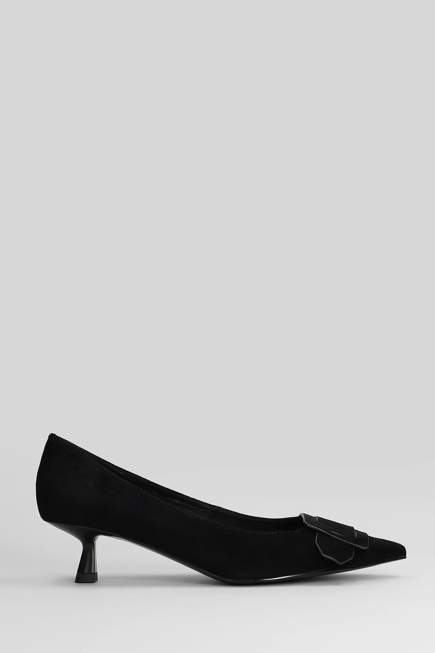 Pumps in black suede