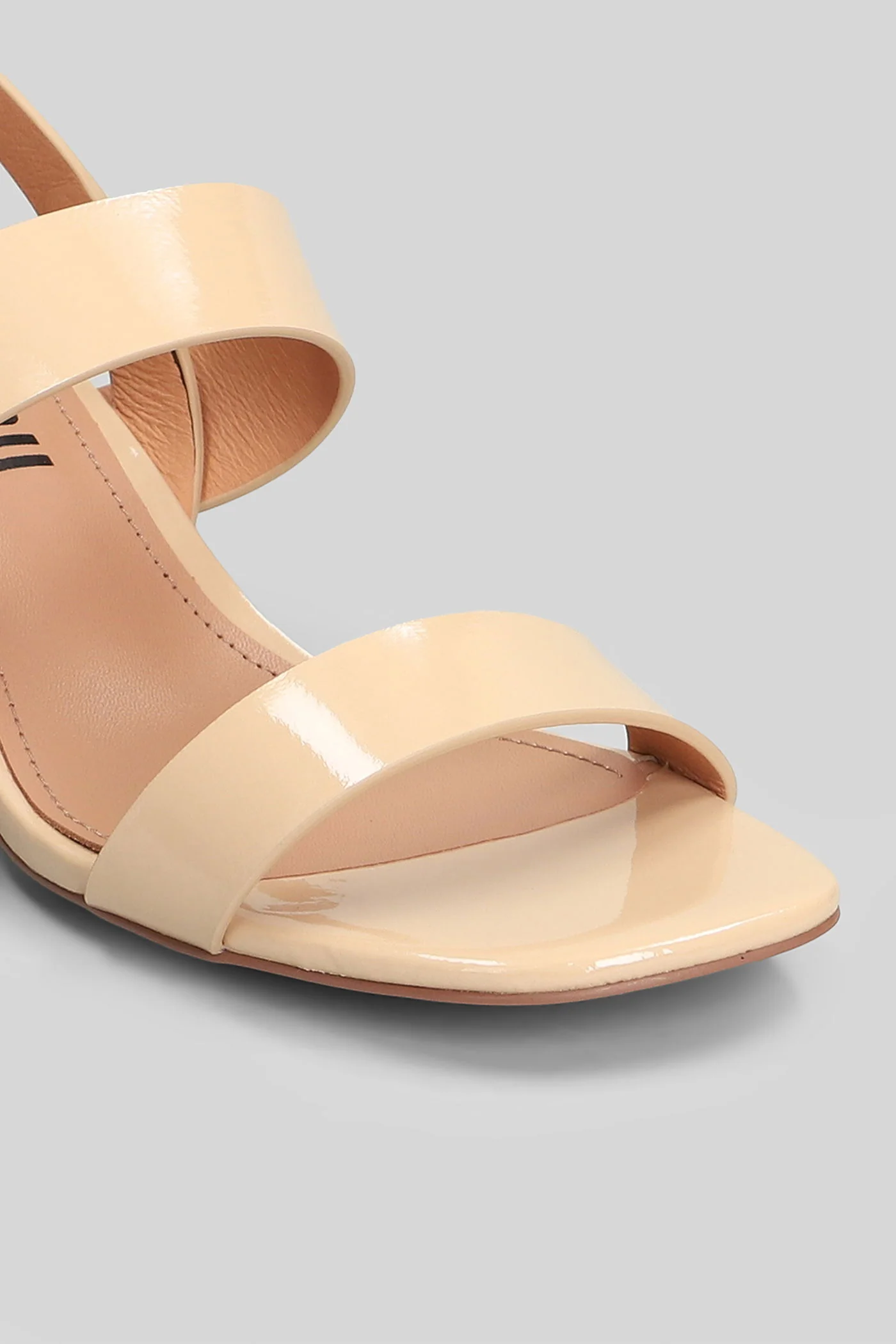 Zare Sandals in beige patent leather - Image 5