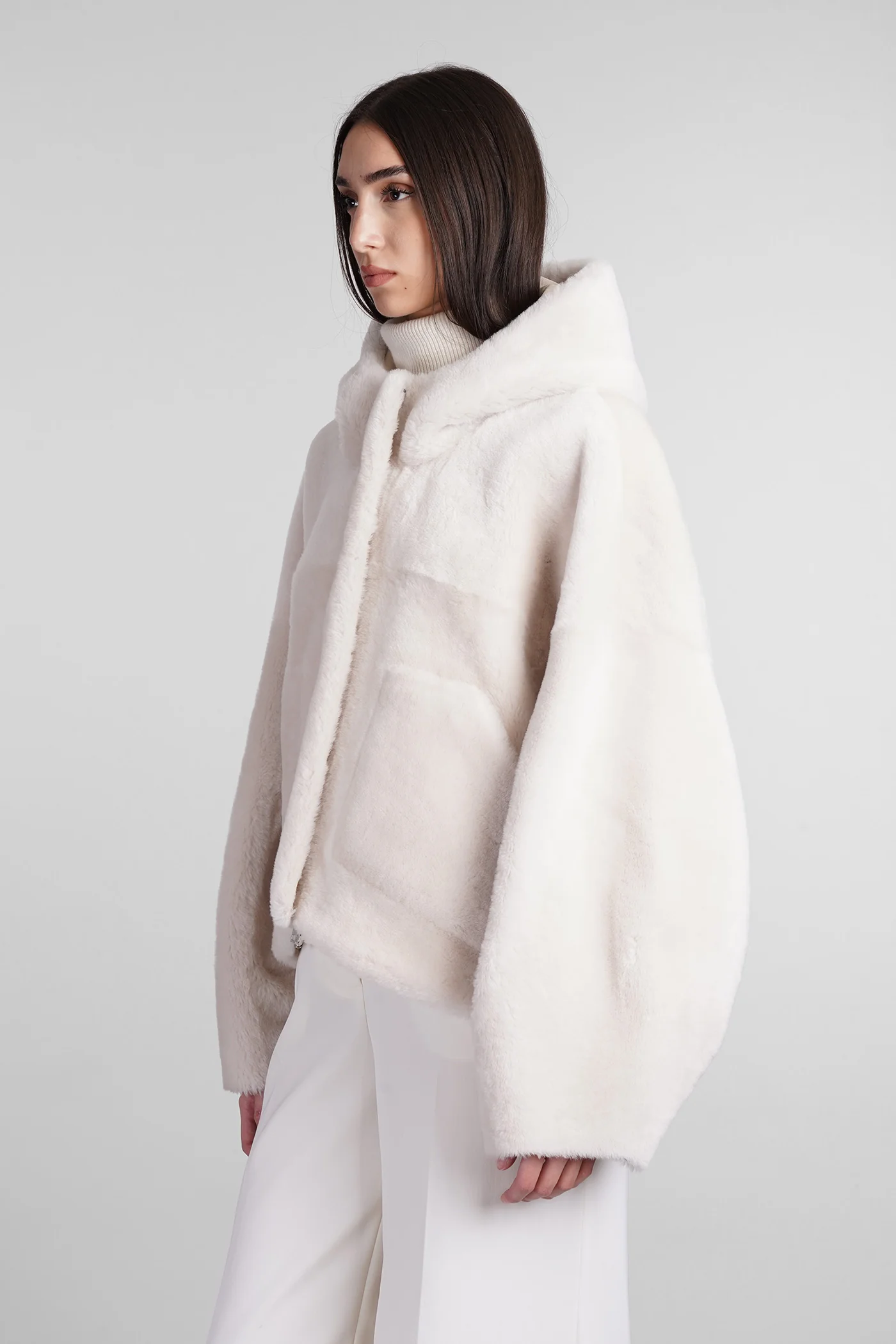 Fur & Shearling in white leather - Image 4