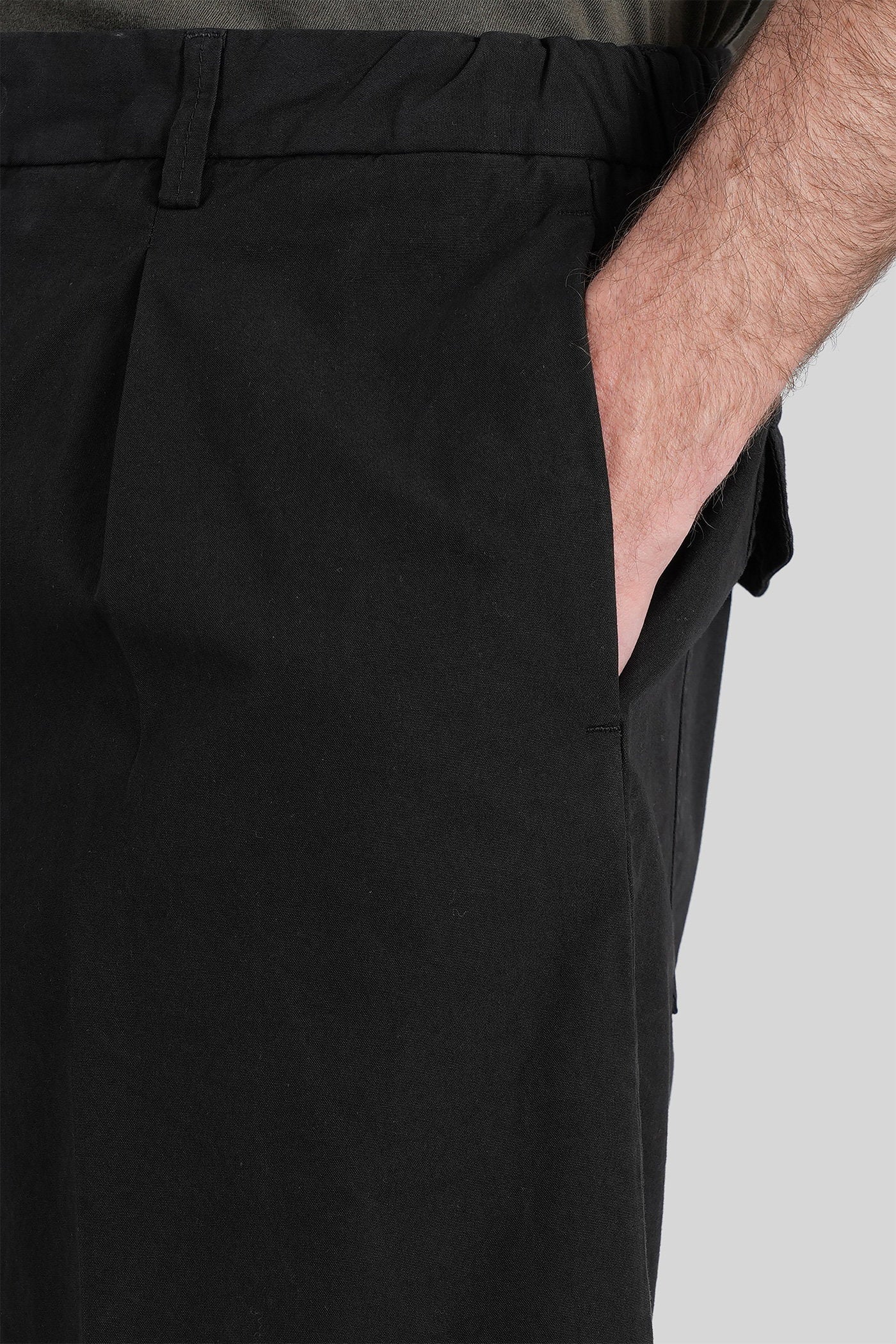 Gurkad Shorts in black cotton - Image 5