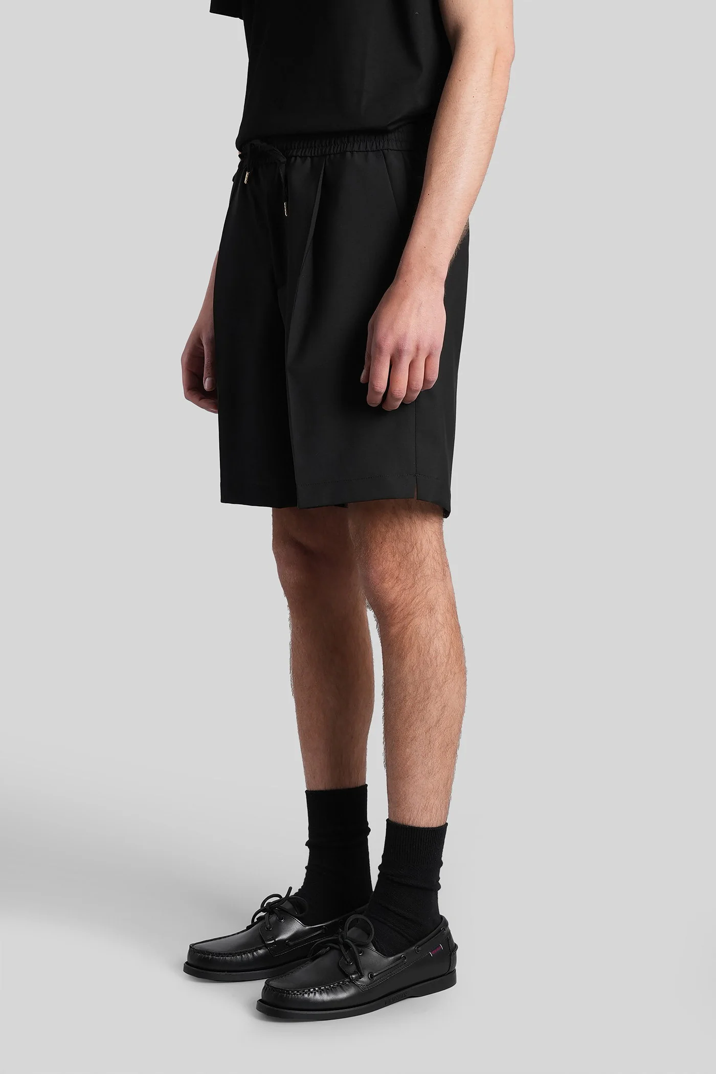 Molokais Shorts in black wool - Image 4