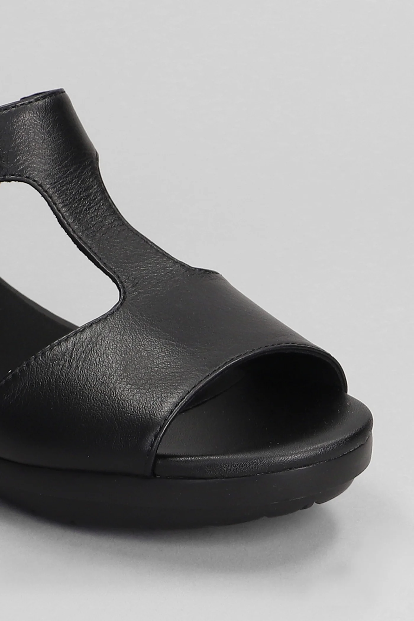 Balloon Sandals in black leather - Image 4