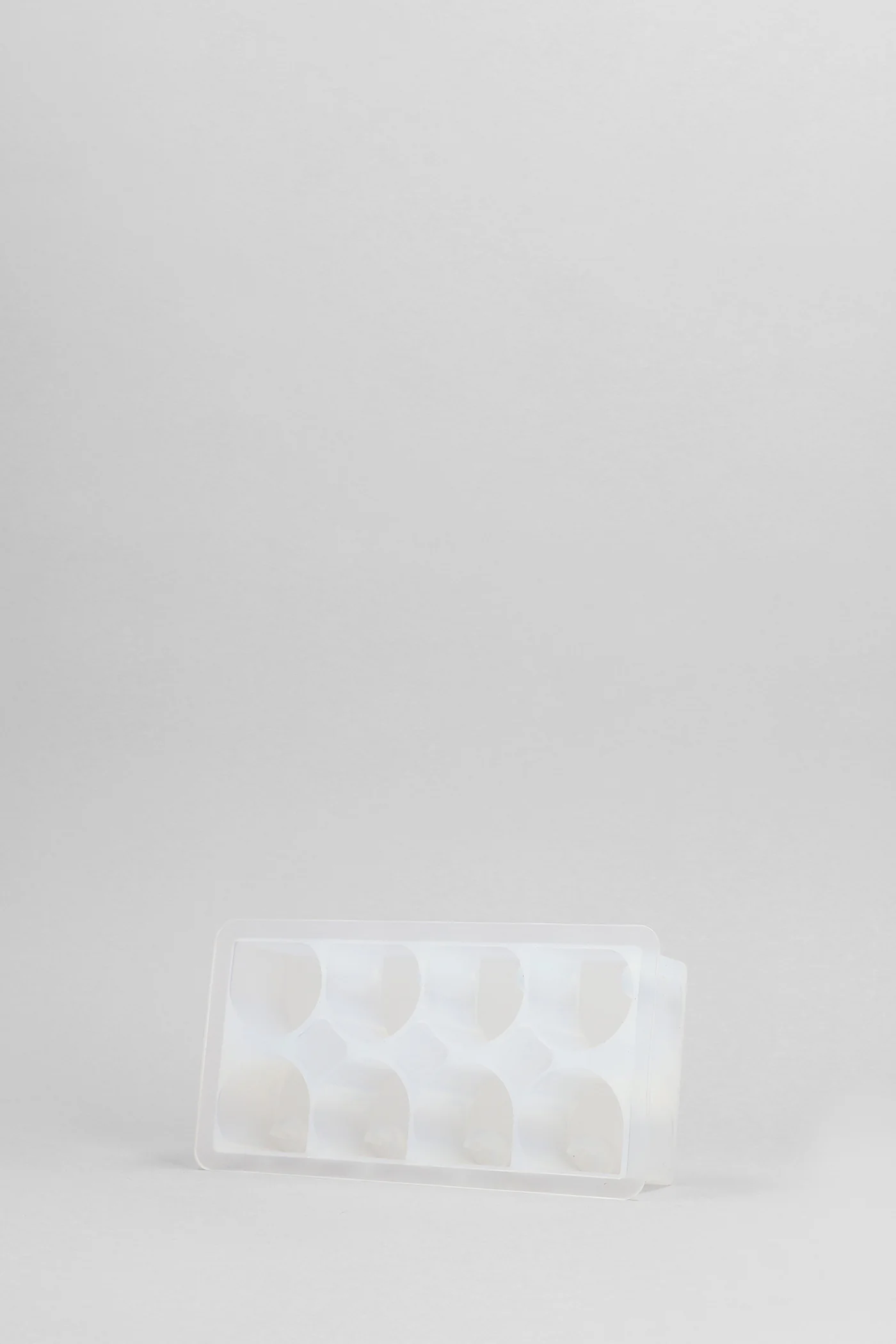 in white rubber/plasic - Image 2