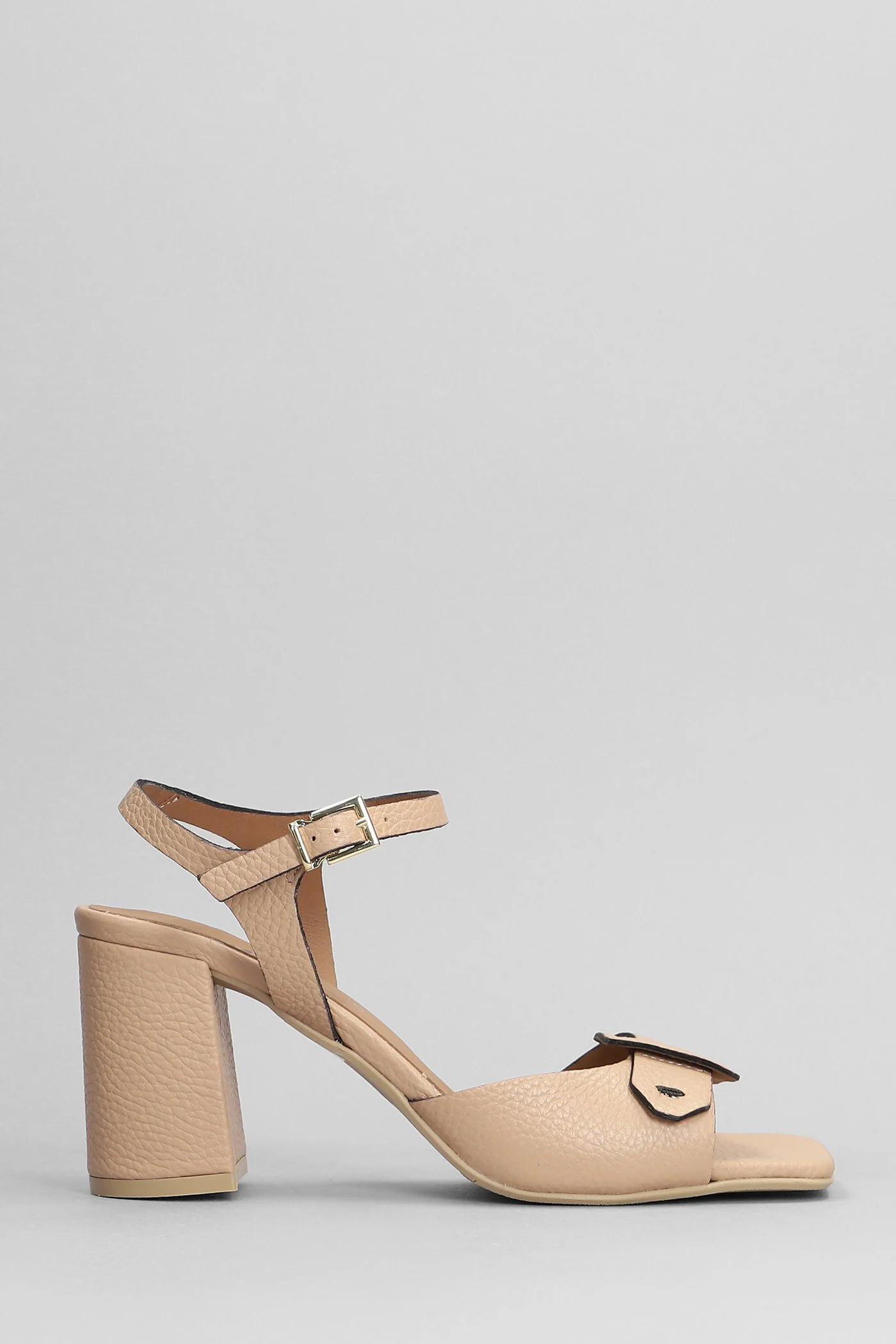 Renew Trim Sandals in powder leather