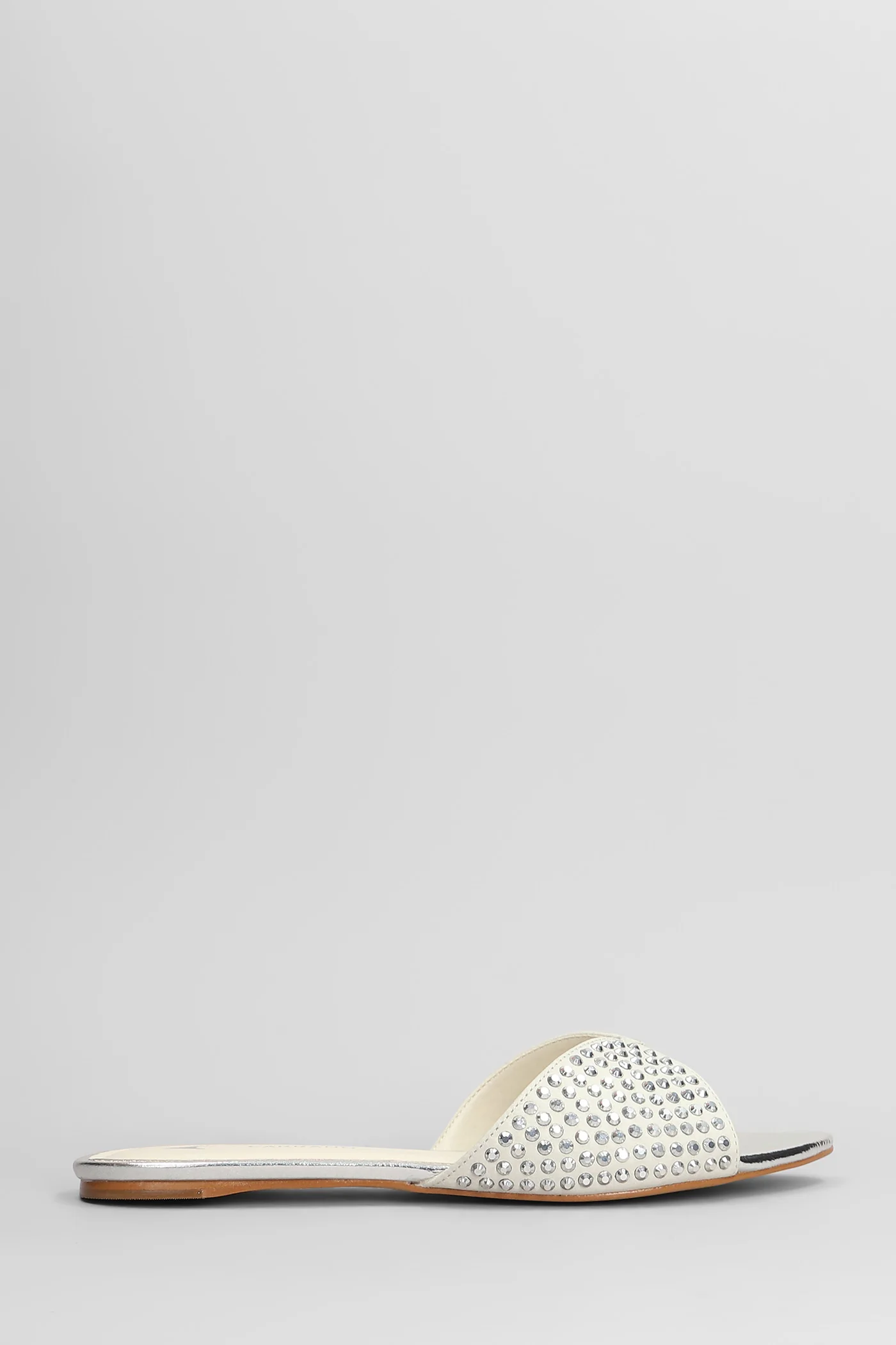 Flats in white nubuck