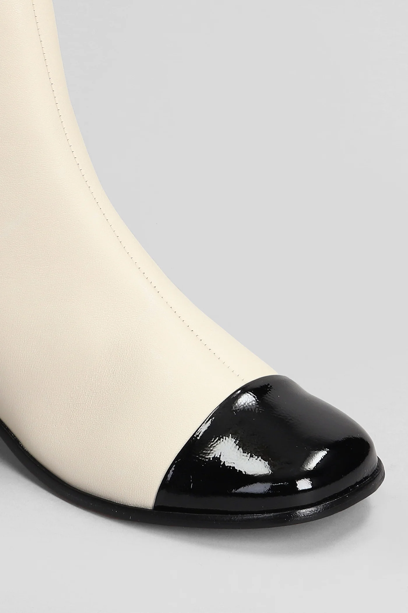 High heels Ankle boots in beige leather - Image 5