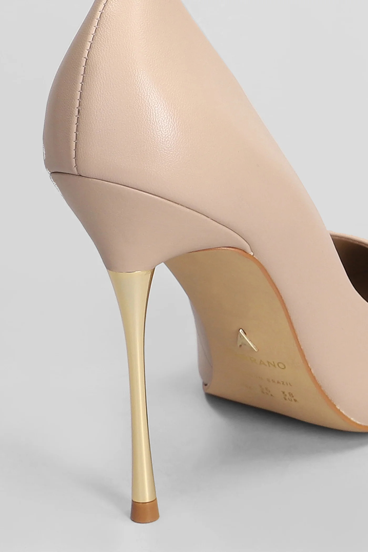 Pumps in beige leather - Image 5