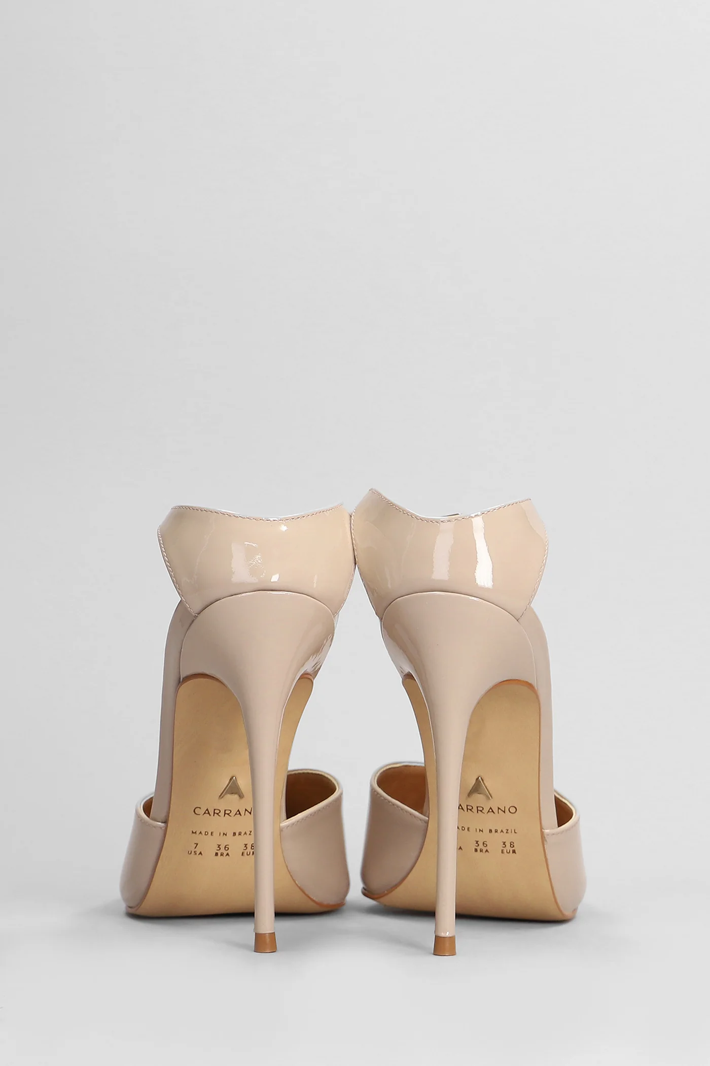 Pumps in beige patent leather - Image 4