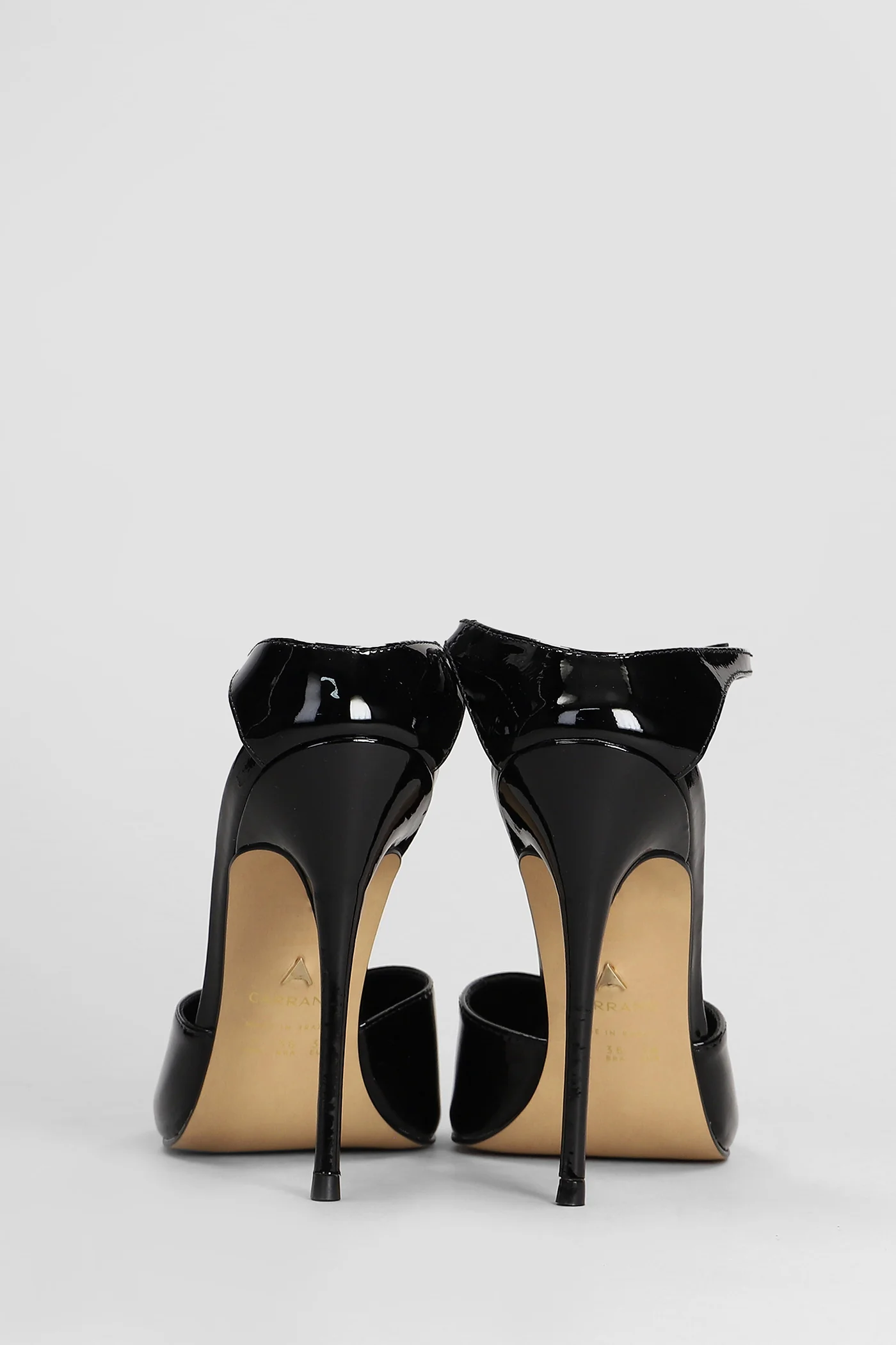 Pumps in black patent leather - Image 4