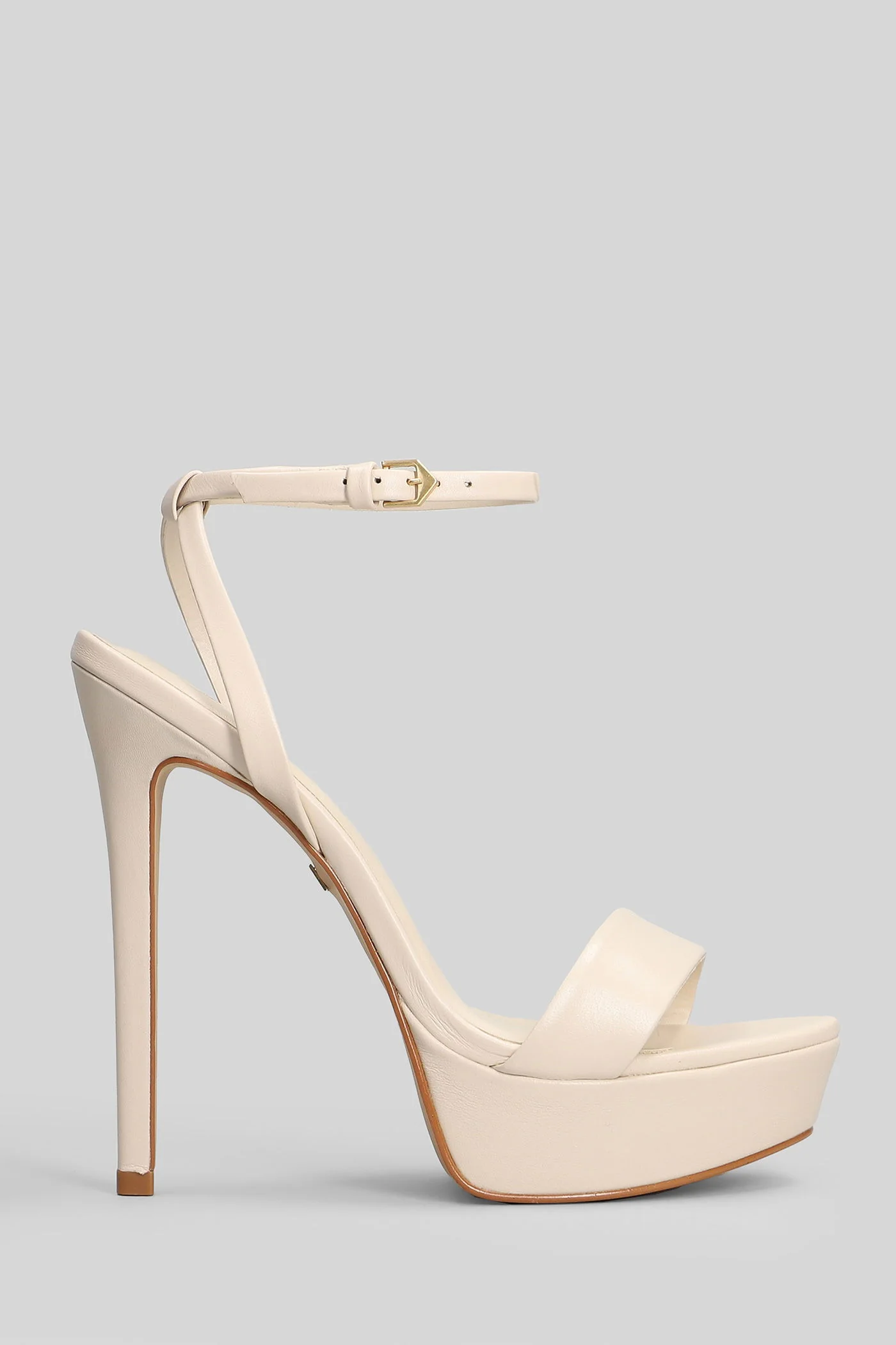 Sandals in beige leather