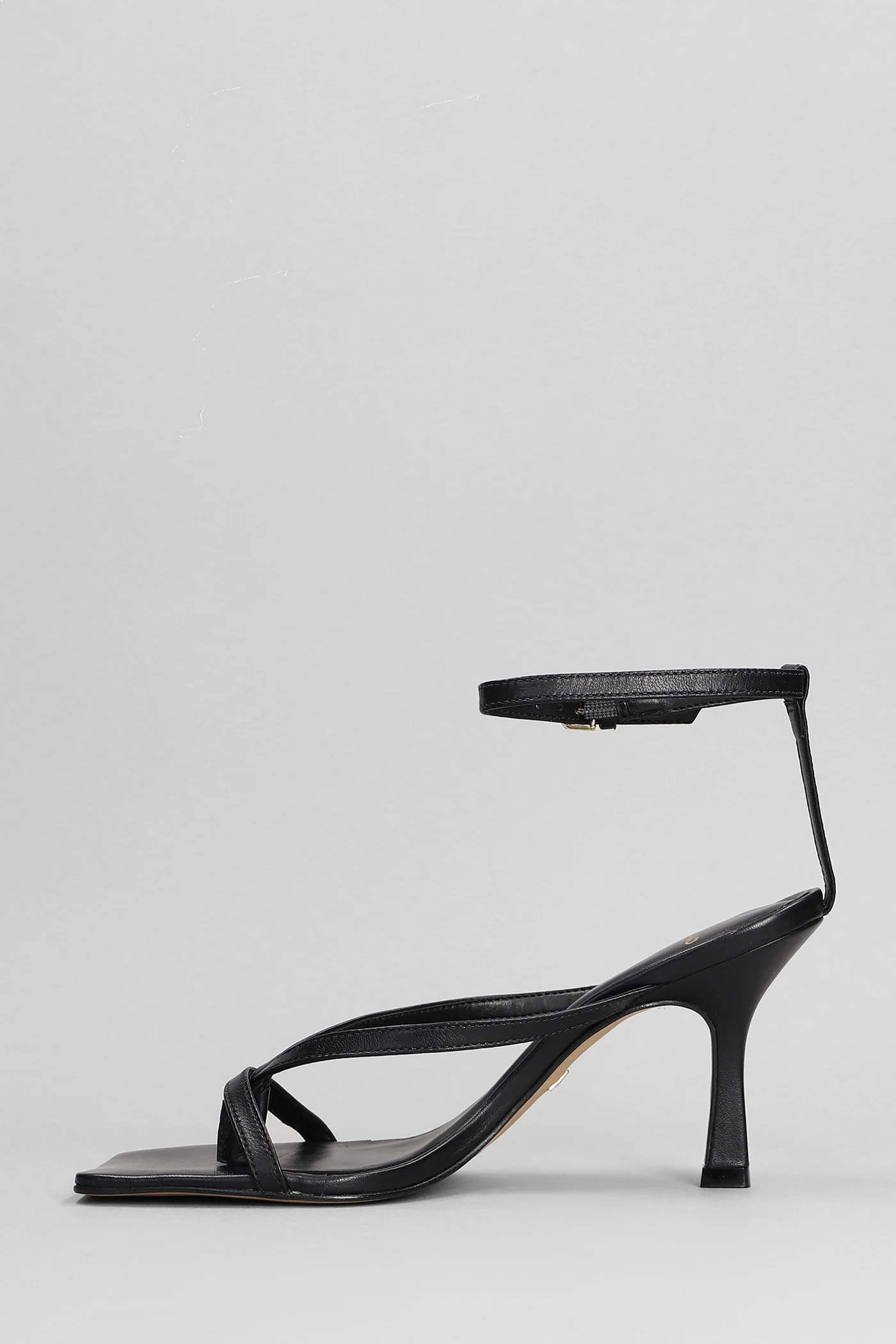 Sandals in black leather - Image 3