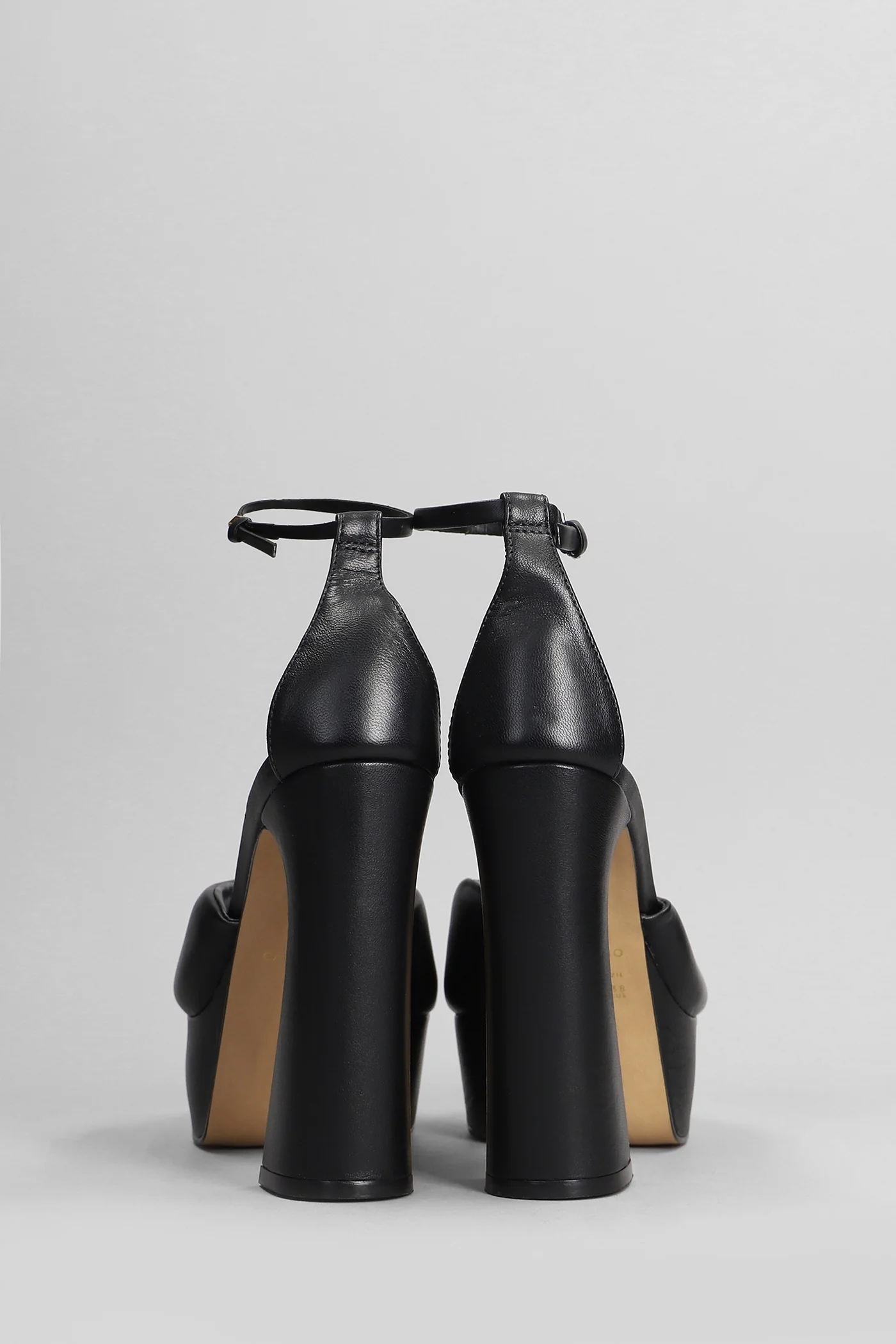 Sandals in black leather - Image 4