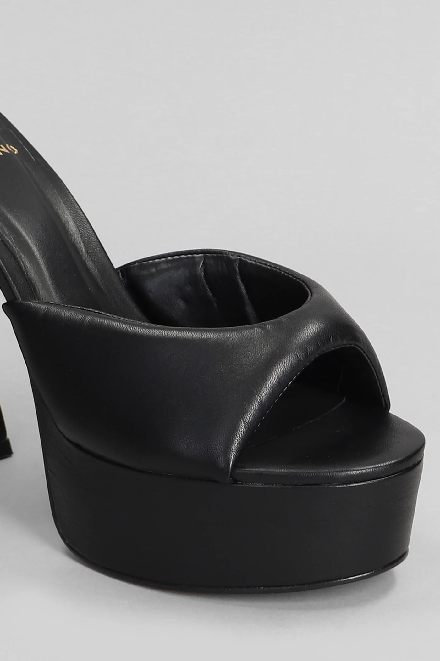 Sandals in black leather - Image 5