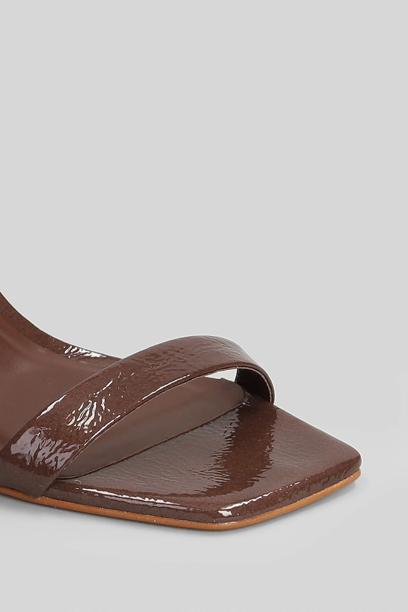 Sandals in brown patent leather - Image 5