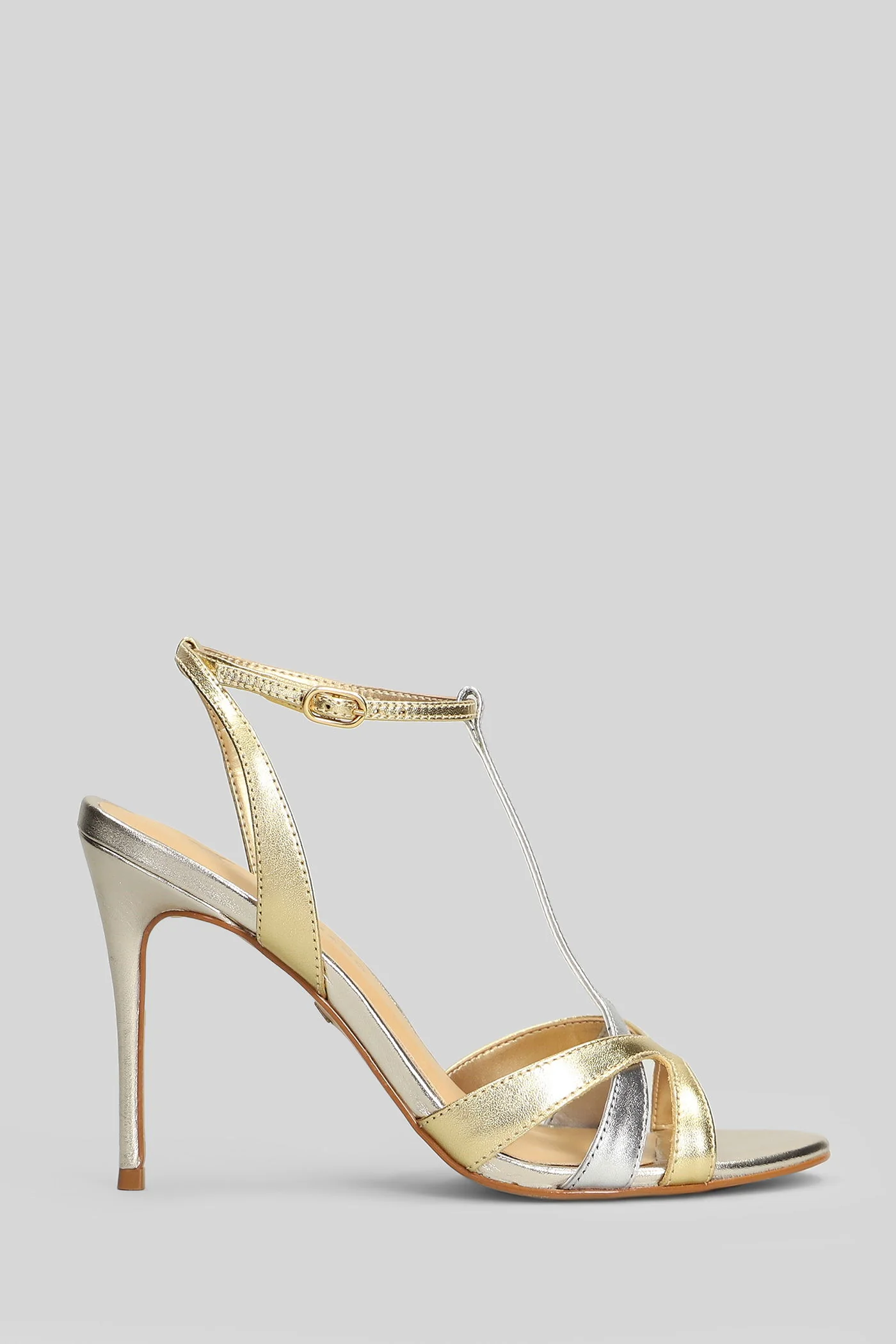 Sandals in gold leather
