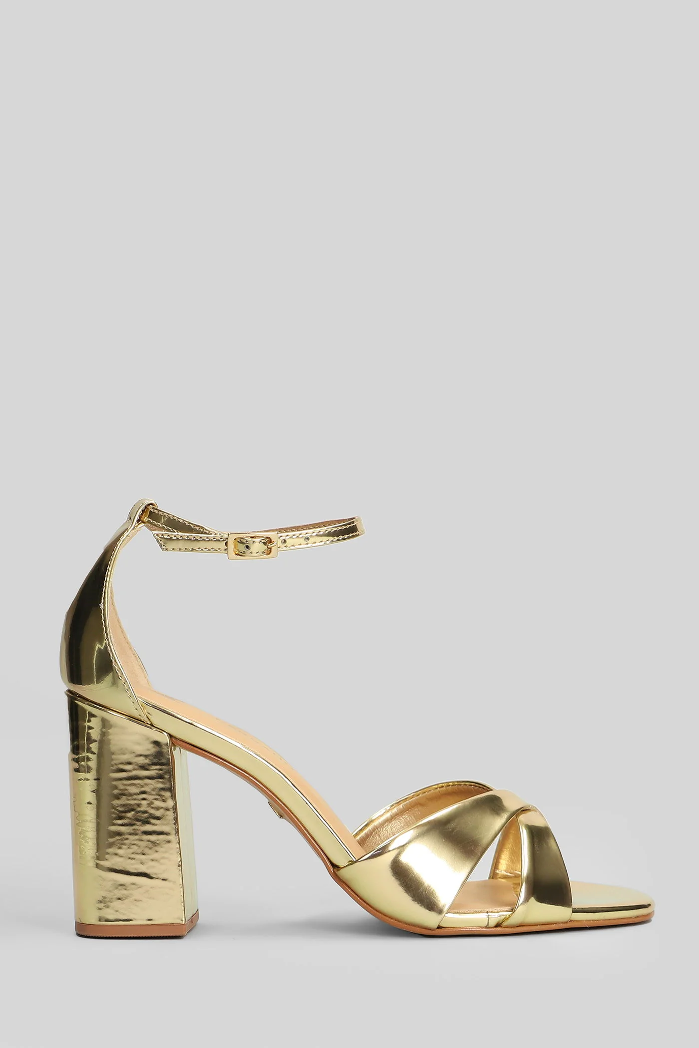 Sandals in gold leather