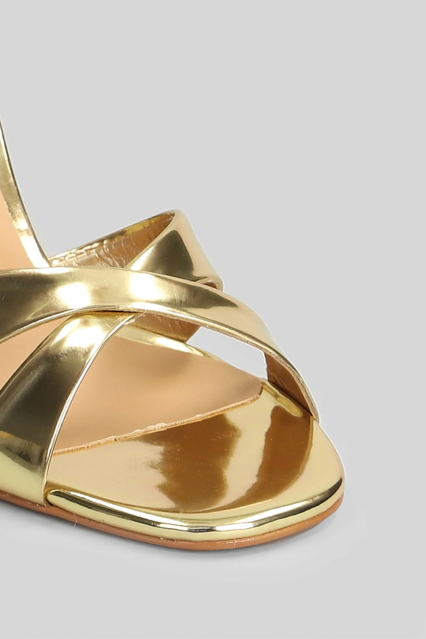 Sandals in gold leather - Image 5
