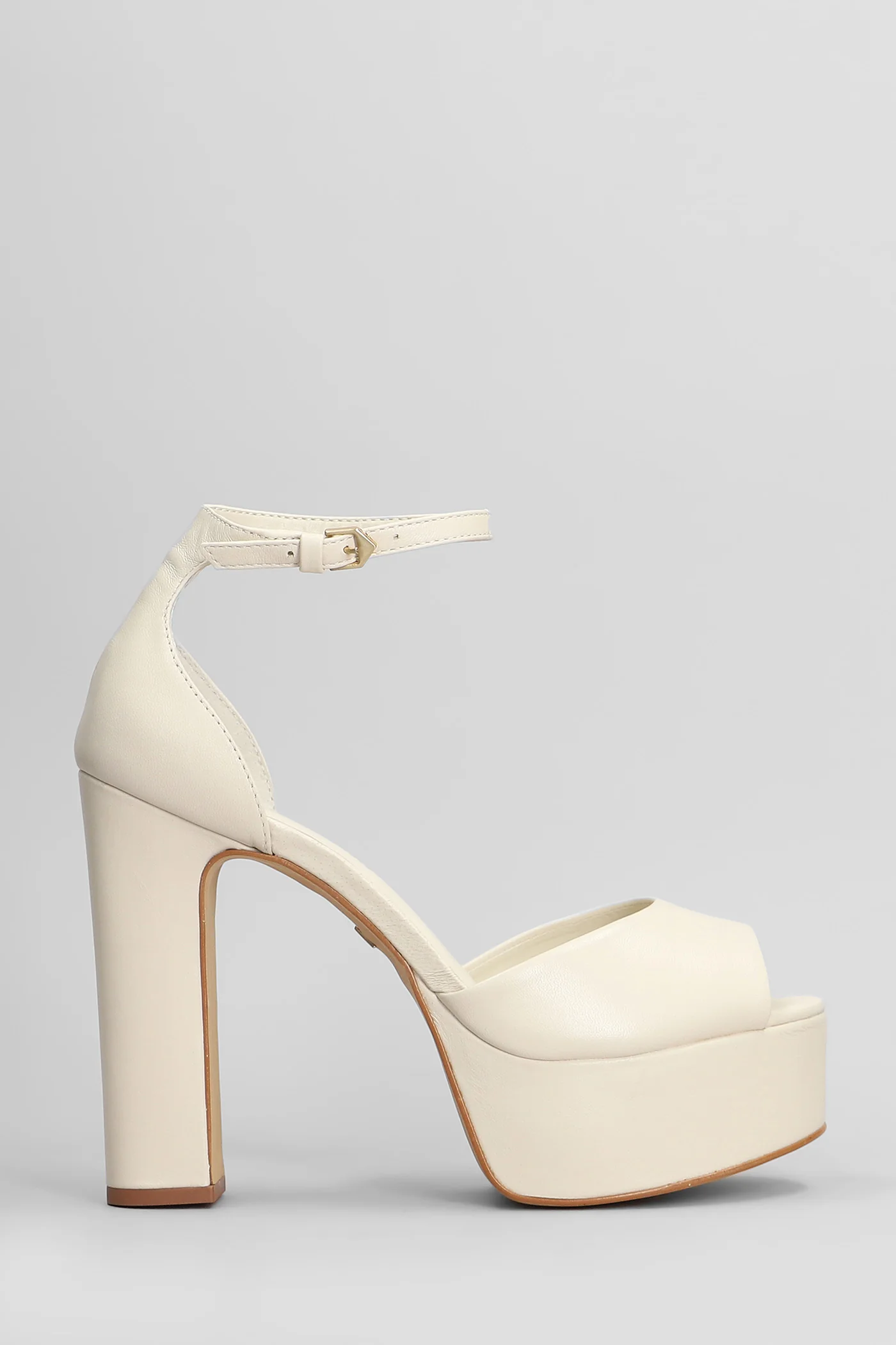 Sandals in white leather