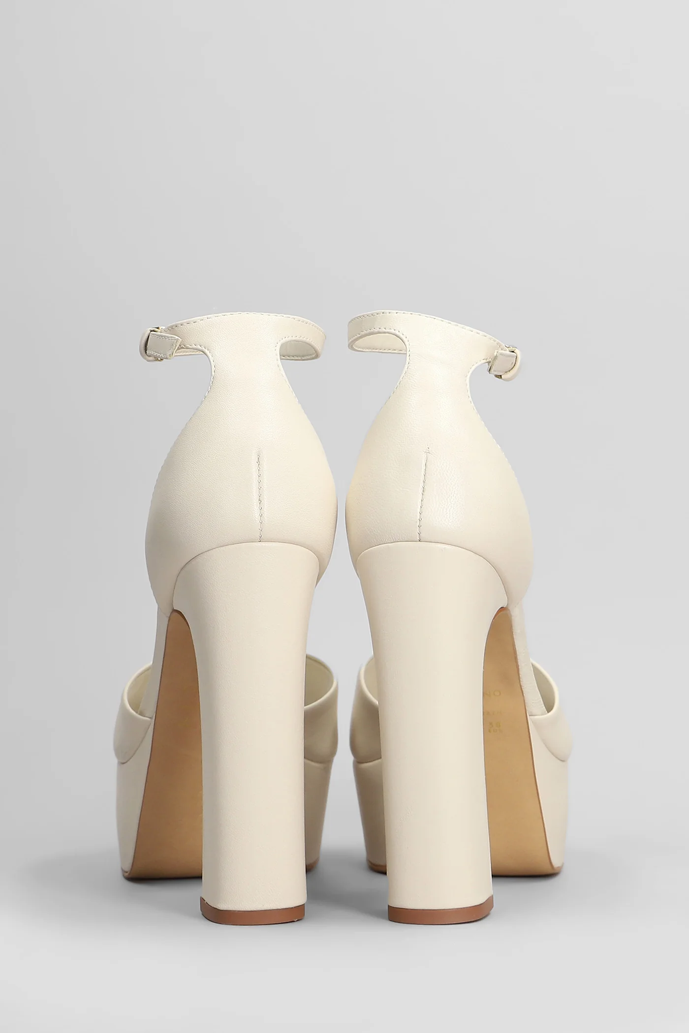 Sandals in white leather - Image 4
