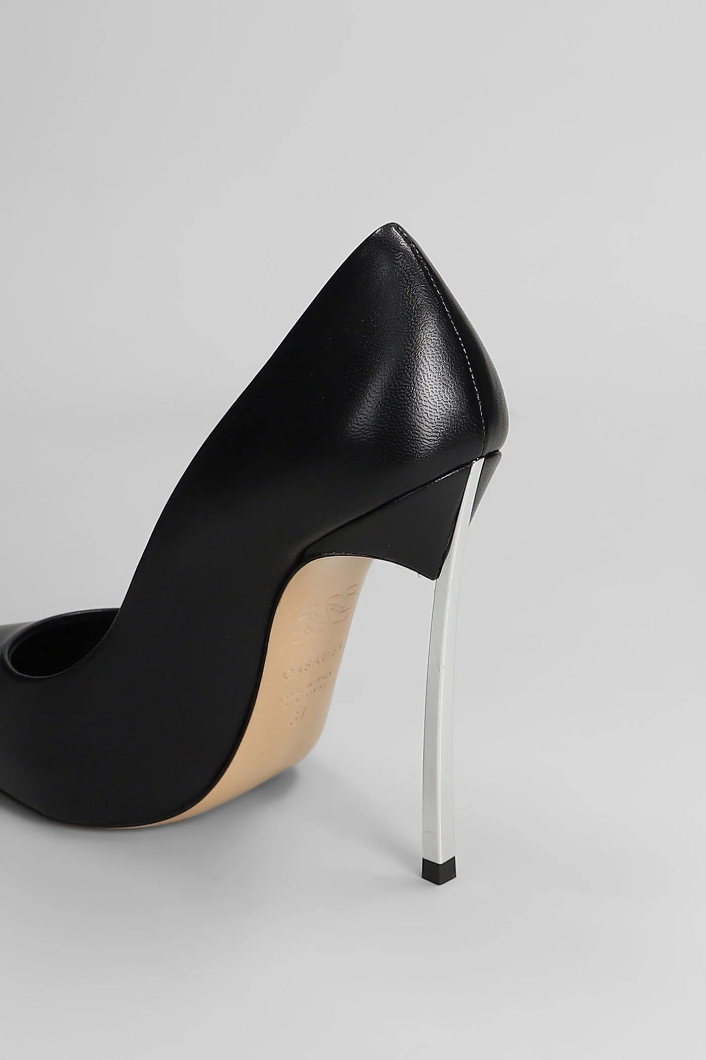Blade Pumps in black leather - Image 5