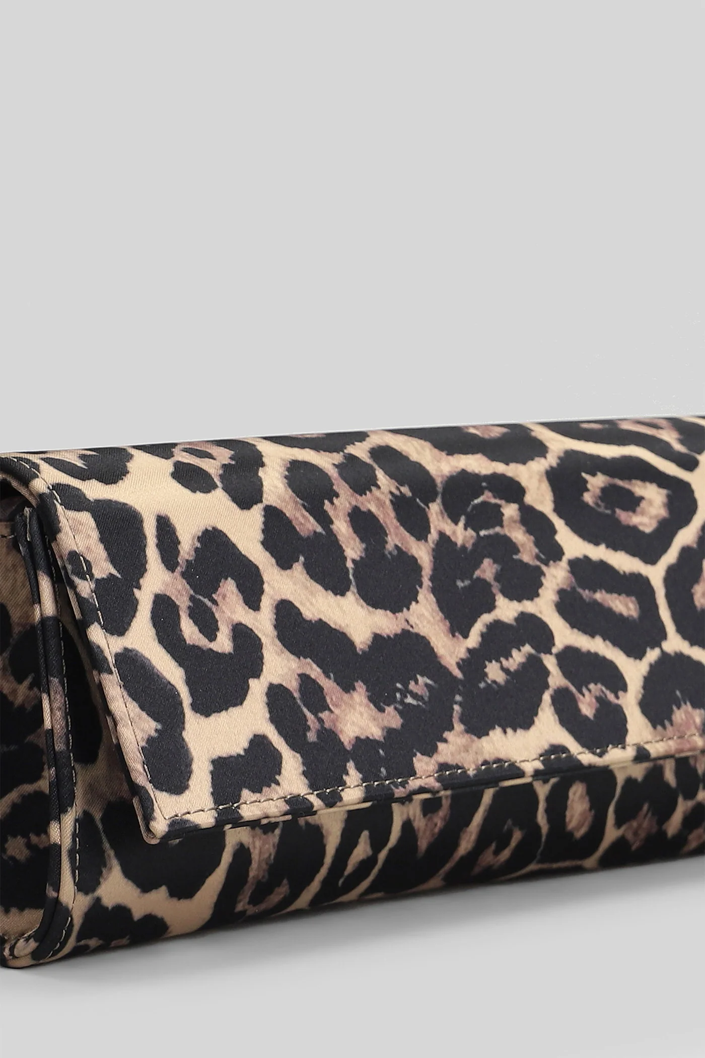 Shoulder bag in Animalier satin - Image 4