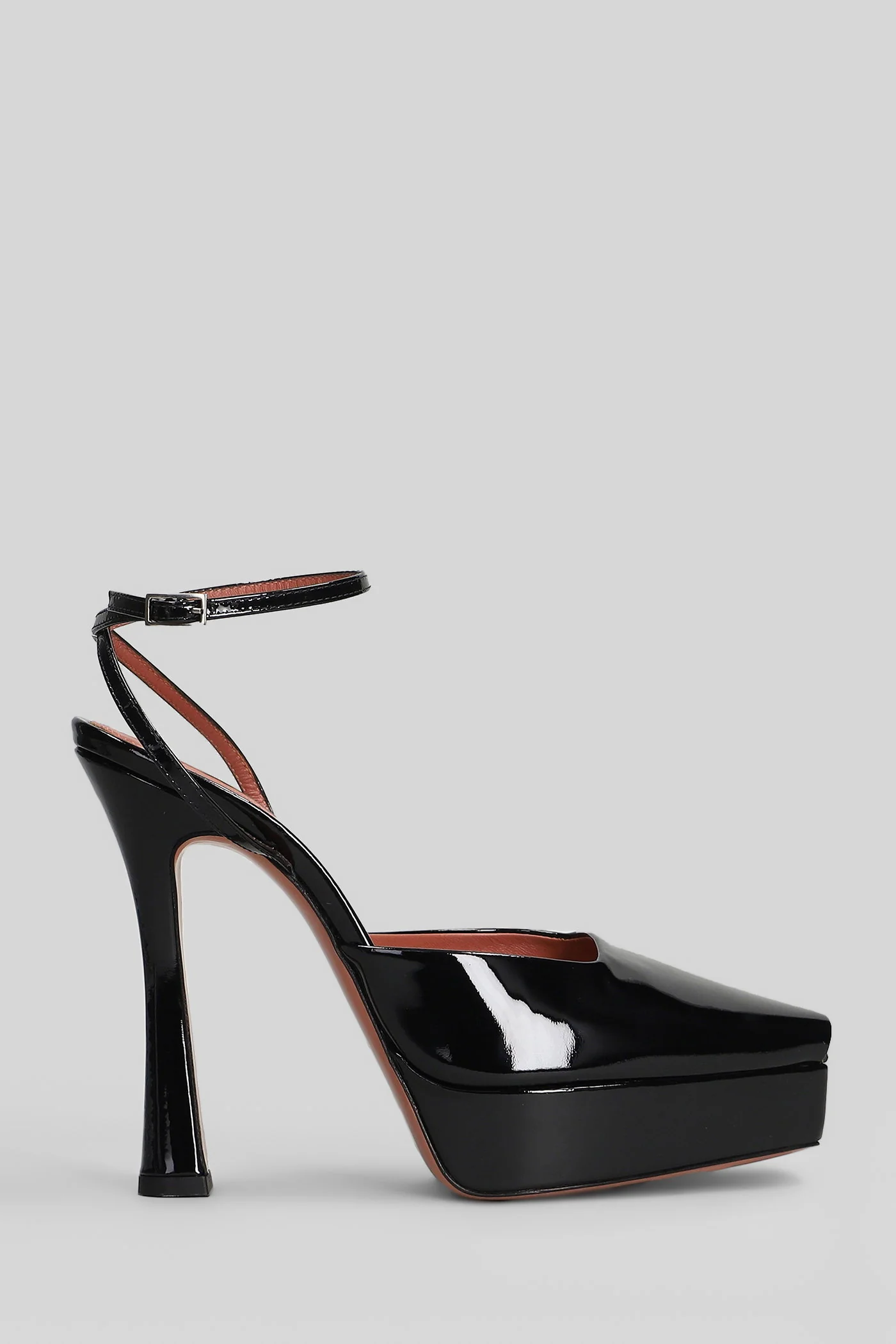 Vicky Pumps in black patent leather