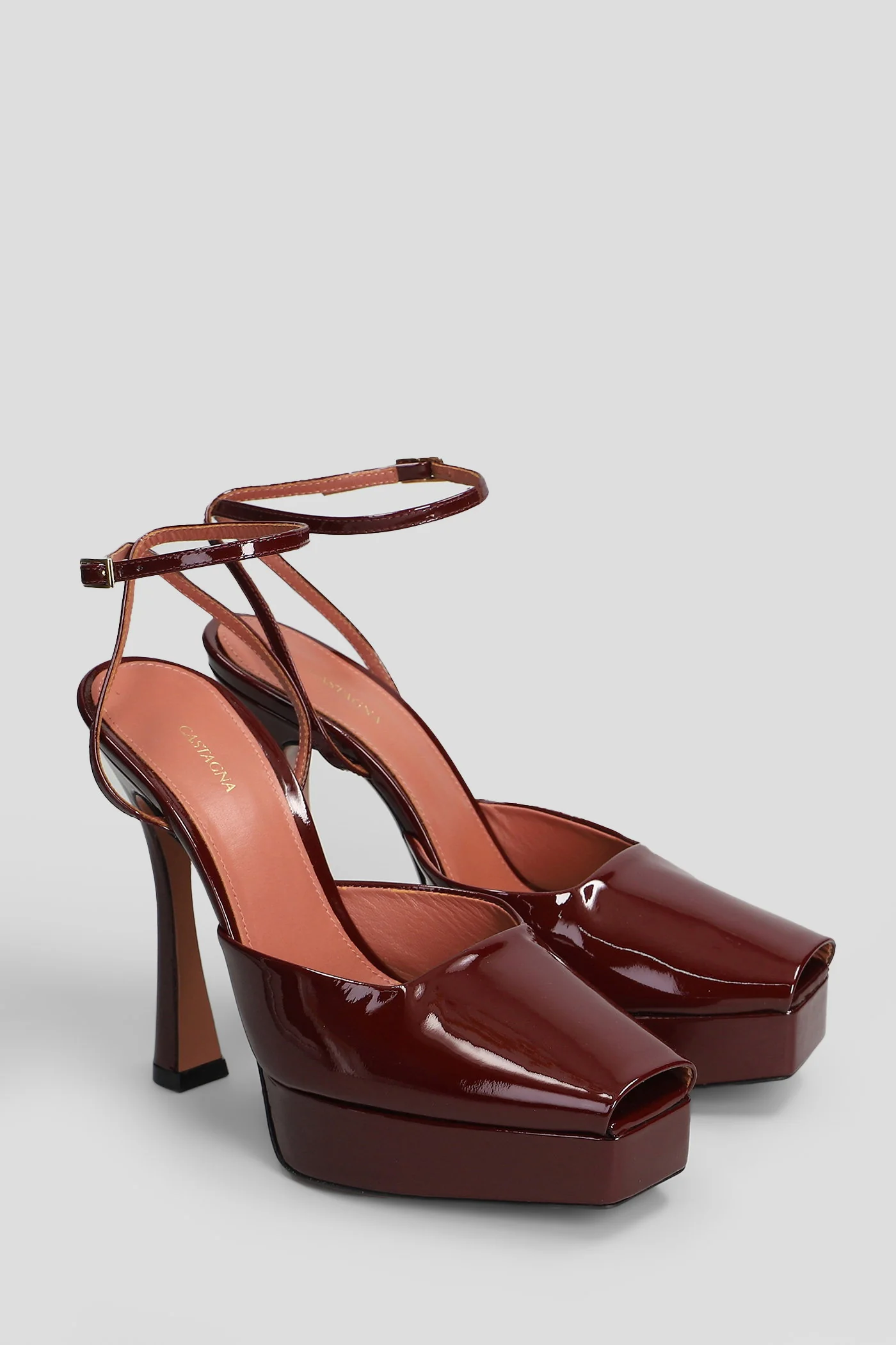 Vicky Pumps in bordeaux patent leather - Image 2