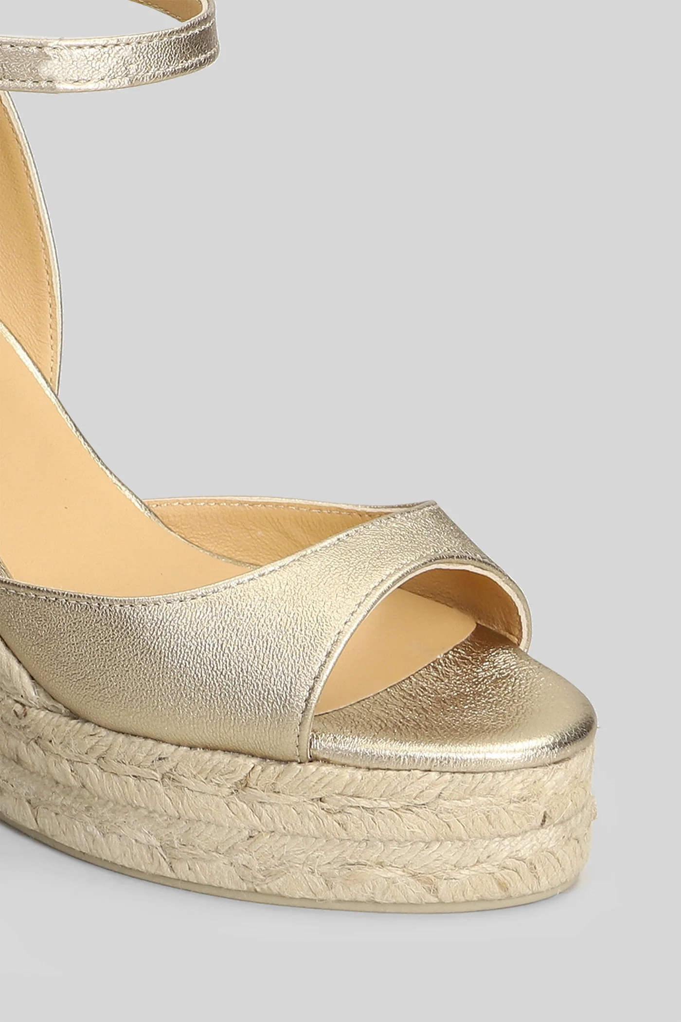 Brook-8Ed-118 Wedges in gold leather - Image 5