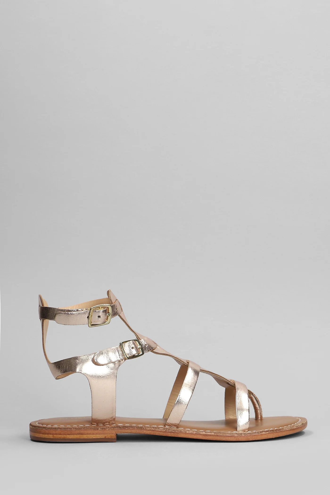Flats in gold leather