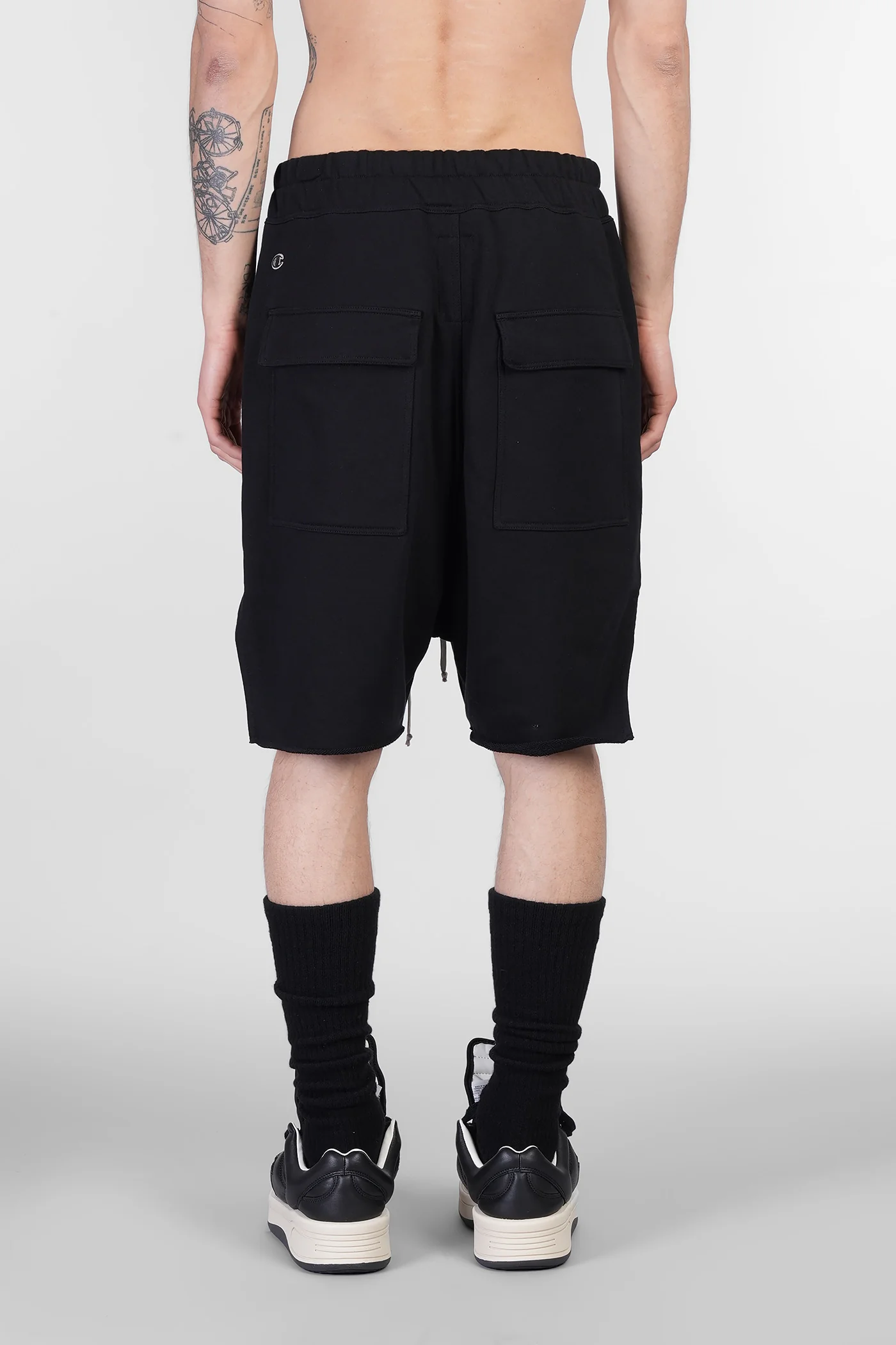 Beveled pods Shorts in black cotton - Image 3